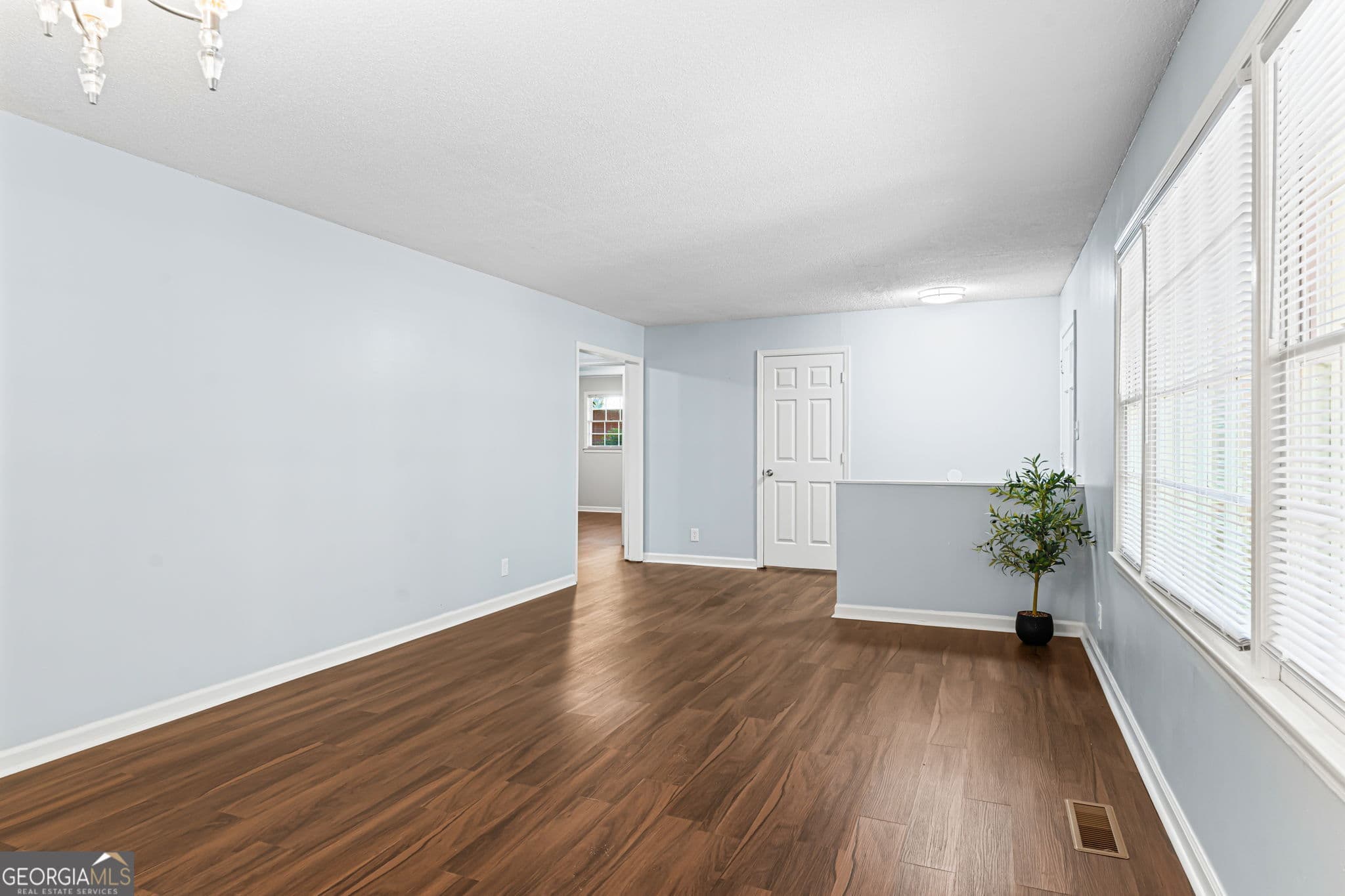3 bedroom, 2 bathroom, 1,584 sq ft single family residence for sale at 995 Roundtable Lane, Macon, GA 31220 — photo 6