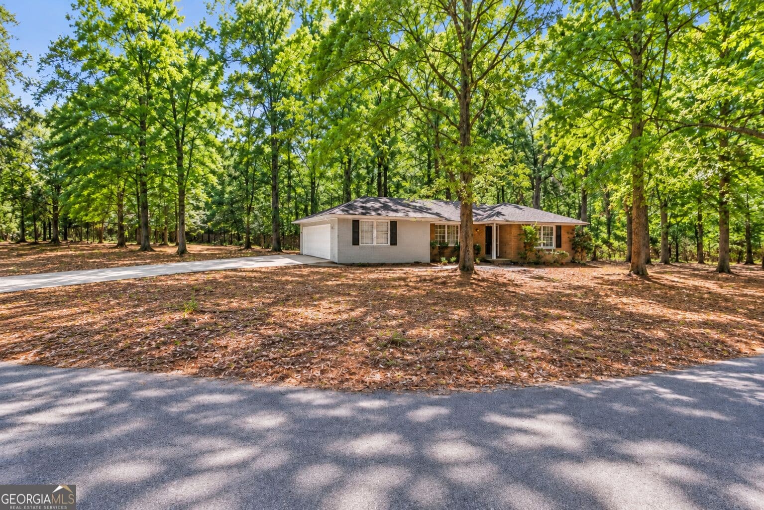 3 bedroom, 2 bathroom, 1,584 sq ft single family residence for sale at 995 Roundtable Lane, Macon, GA 31220 — photo 1 of 32