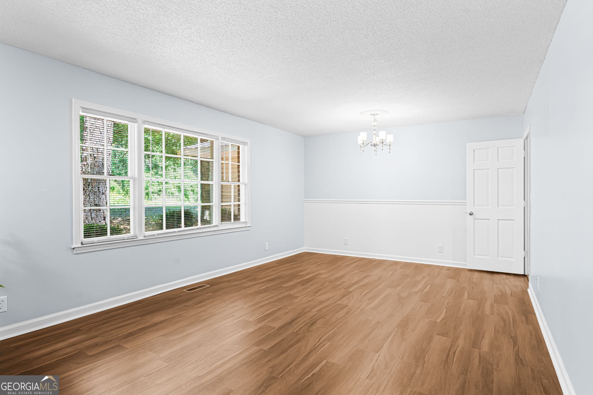 3 bedroom, 2 bathroom, 1,584 sq ft single family residence for sale at 995 Roundtable Lane, Macon, GA 31220 — photo 4