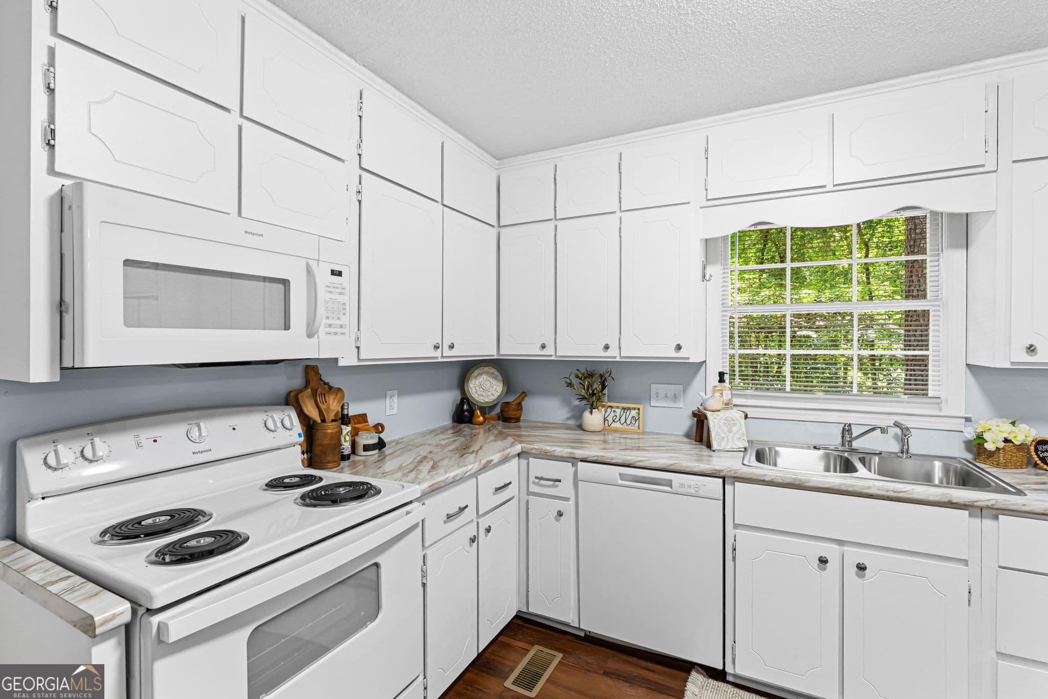 3 bedroom, 2 bathroom, 1,584 sq ft single family residence for sale at 995 Roundtable Lane, Macon, GA 31220 — photo 8