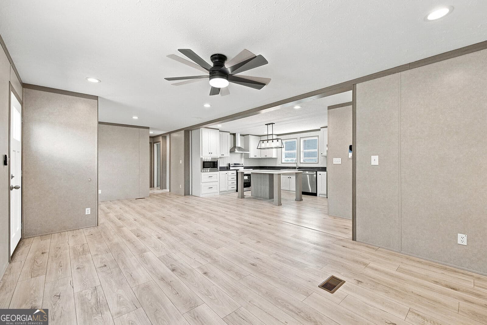 3 bedroom, 2 bathroom, 1,457 sq ft single family residence for sale at 112 Purdy Drive, Iva, SC 29655 — photo 4