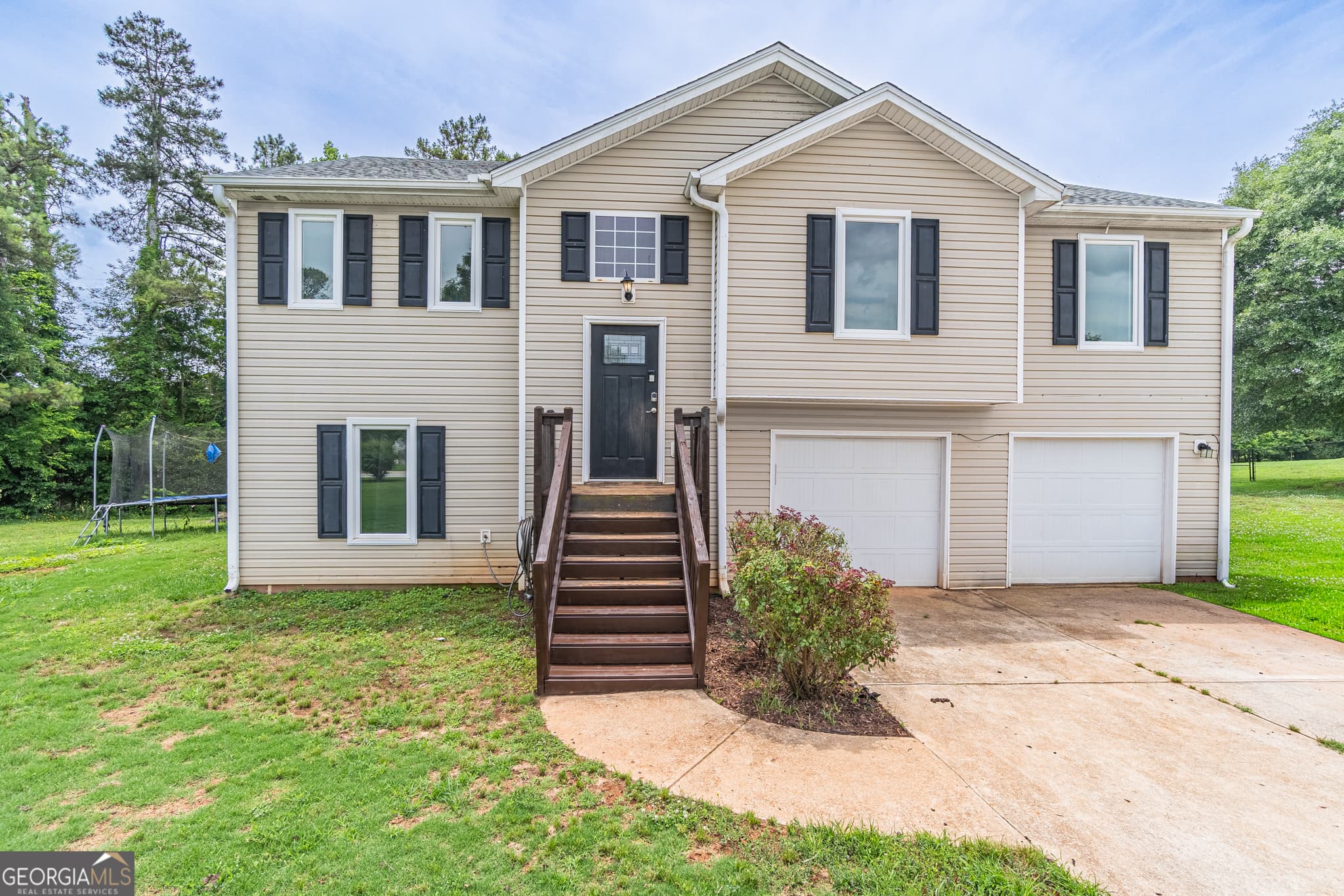 3 bedroom, 3 bathroom, 1,826 sq ft single family residence sold at 322 Royal Oaks Drive, Winder, GA 30680