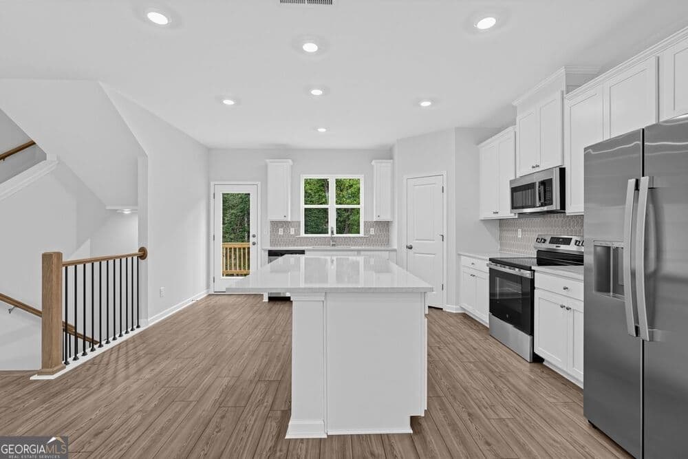 3 bedroom, 3.5 bathroom, 1,967 sq ft townhouse for sale at 5760 Schelton Place, Mableton, GA 30126 — photo 2