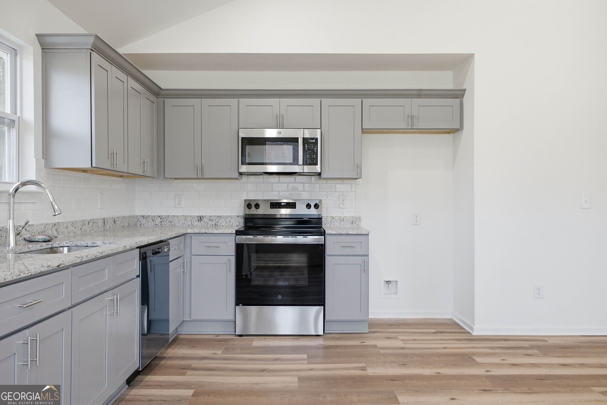3 bedroom, 2 bathroom, 1,320 sq ft single family residence for sale at 2003 1/2 Flannery Street, Rome, GA 30161 — photo 6