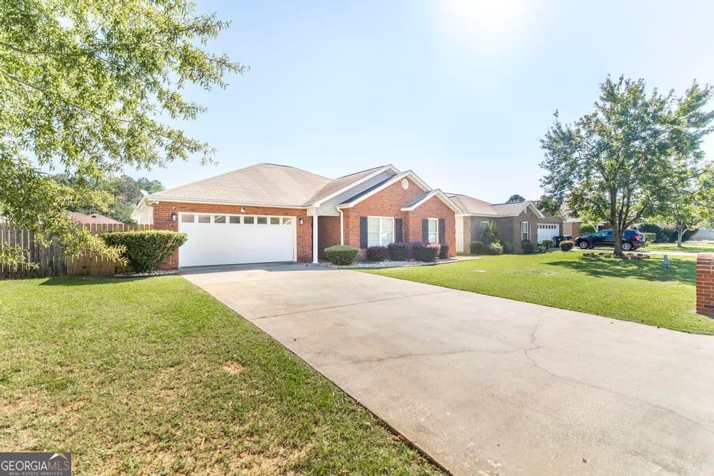 3 bedroom, 2 bathroom, 1,632 sq ft single family residence for sale at 108 Santangelo Court, Warner Robins, GA 31093 — photo 2