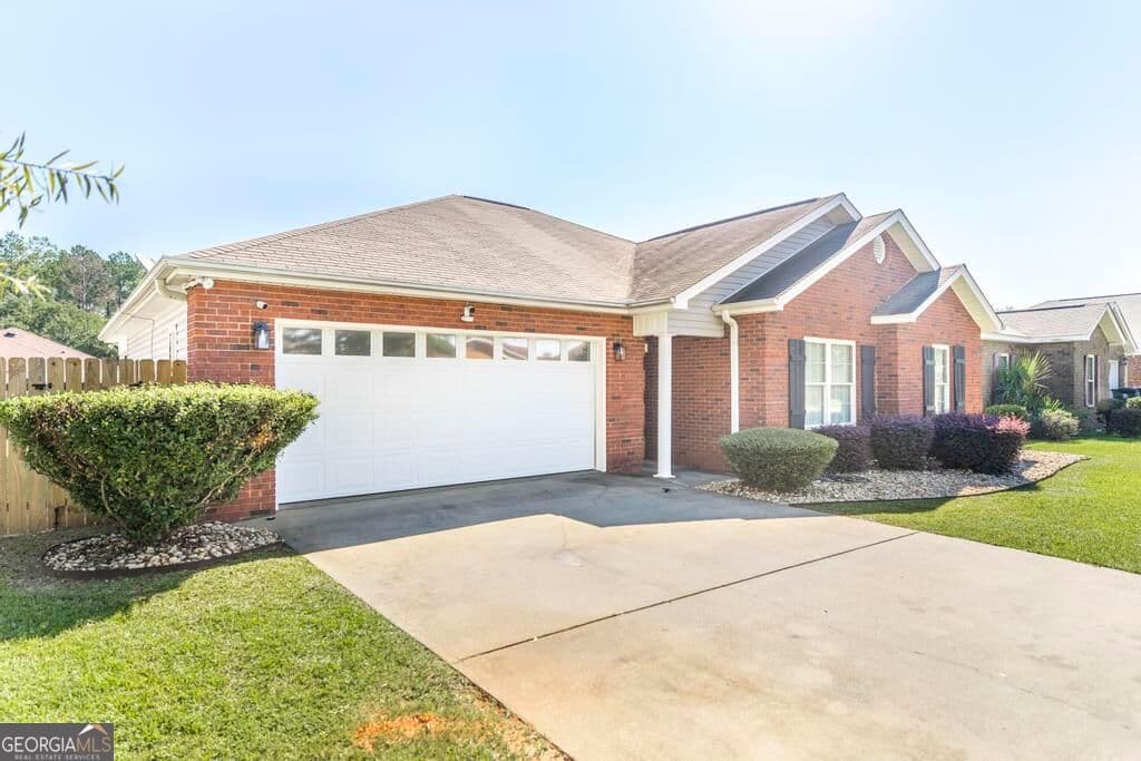 3 bedroom, 2 bathroom, 1,632 sq ft single family residence for sale at 108 Santangelo Court, Warner Robins, GA 31093 — photo 4