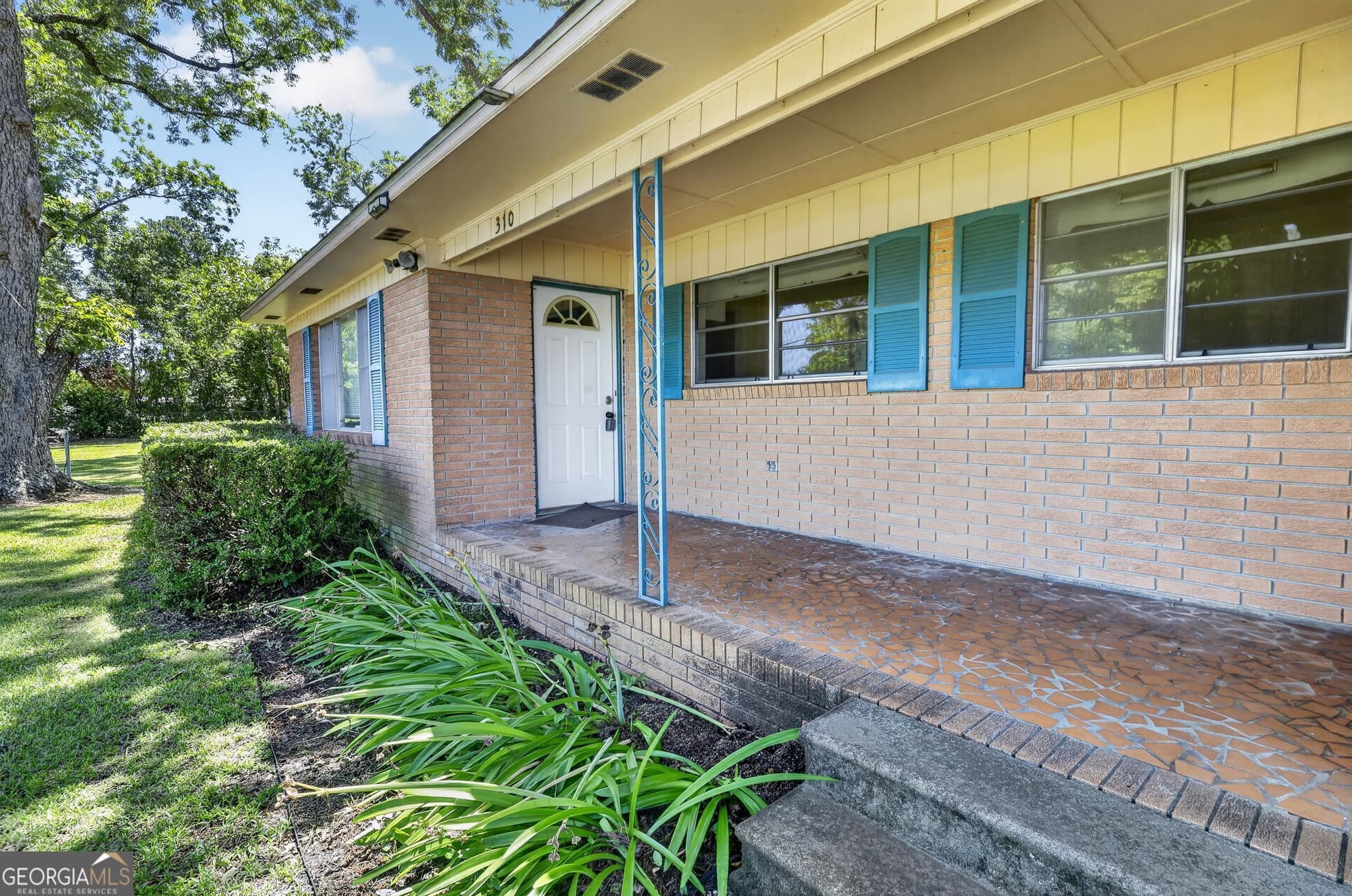 2 bedroom, 1 bathroom, 1,308 sq ft single family residence for sale at 310 S Leroy Street, Metter, GA 30439 — photo 4