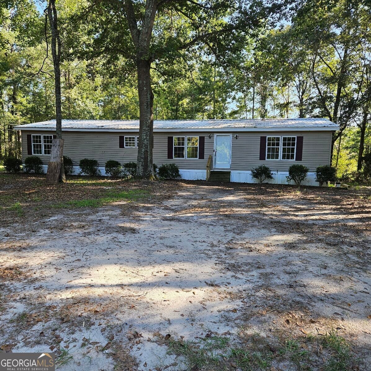 3 bedroom, 2 bathroom, 1,782 sq ft manufactured home,single family residence for rent at 1196 Hendricks Road, Fort Valley, GA 31030 for $1,900 a month