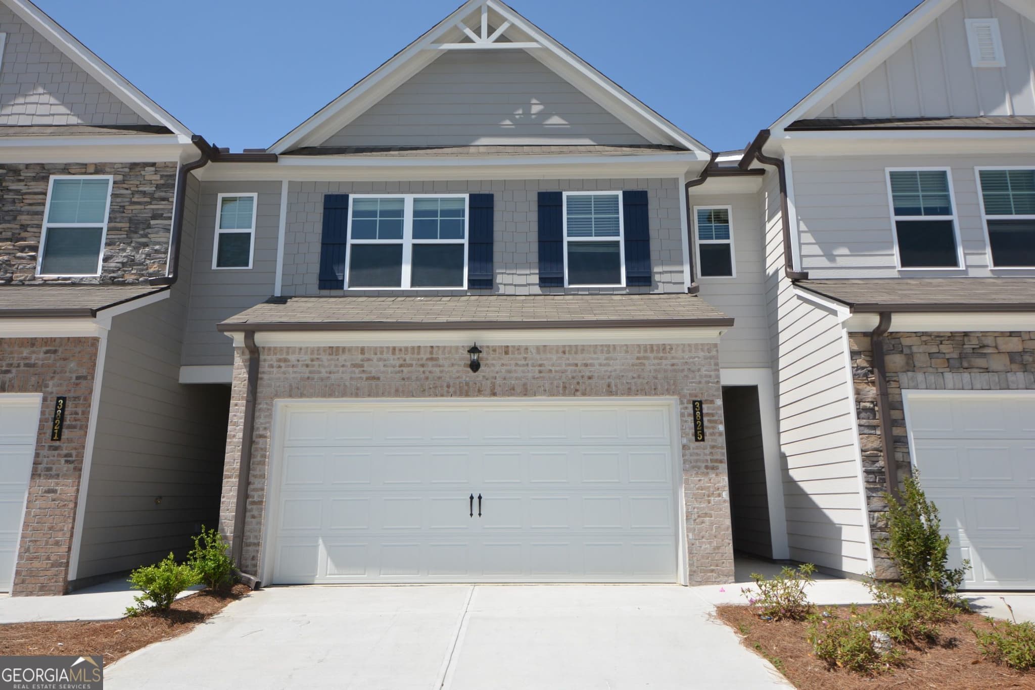 3 bedroom, 2.5 bathroom, 1,823 sq ft townhouse for sale at 3825 Billabong Trail, Gainesville, GA 30506 — photo 1 of 36