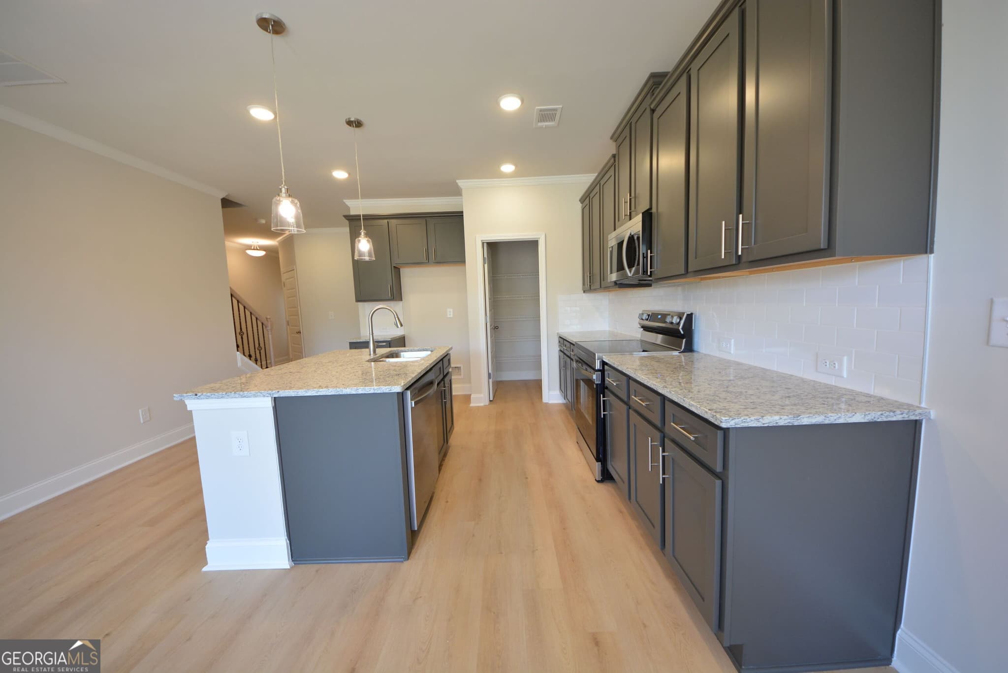 3 bedroom, 2.5 bathroom, 1,823 sq ft townhouse for sale at 3825 Billabong Trail, Gainesville, GA 30506 — photo 9
