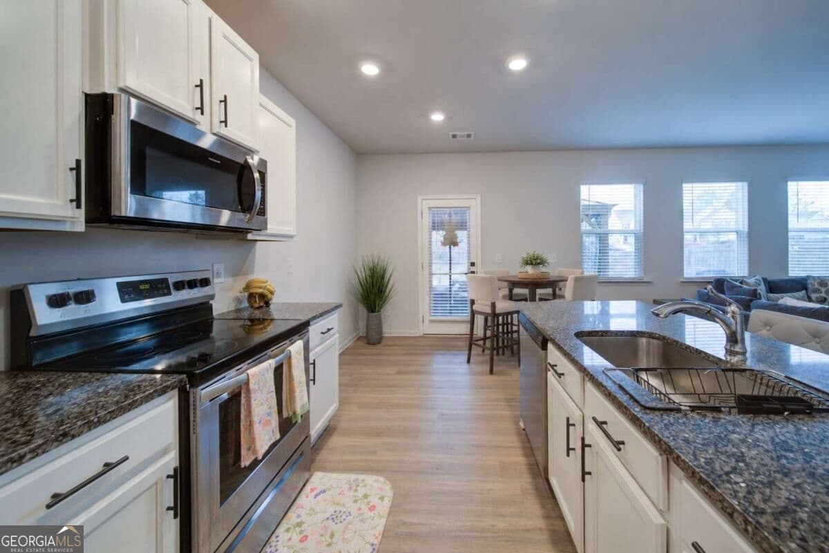 3 bedroom, 2.5 bathroom, 1,500 sq ft single family residence for sale at 5004 Fawnwood Drive, Gainesville, GA 30504 — photo 7