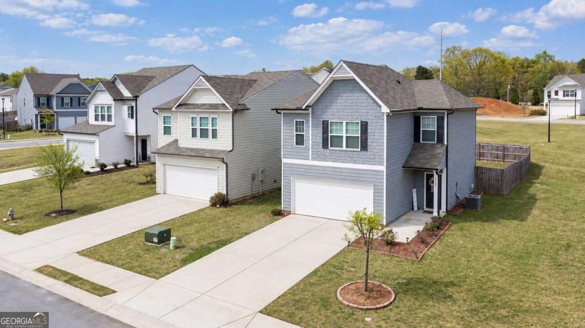 3 bedroom, 2.5 bathroom, 1,500 sq ft single family residence for sale at 5004 Fawnwood Drive, Gainesville, GA 30504 — photo 1 of 20