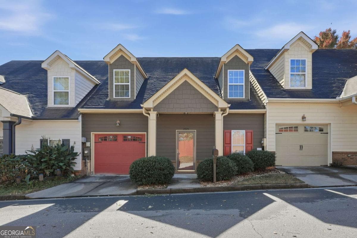 3 bedroom, 2.5 bathroom, 1,838 sq ft condominium for rent at 2826 Fox Wood Lane, Gainesville, GA 30504 for $1,700 a month — photo 1 of 1