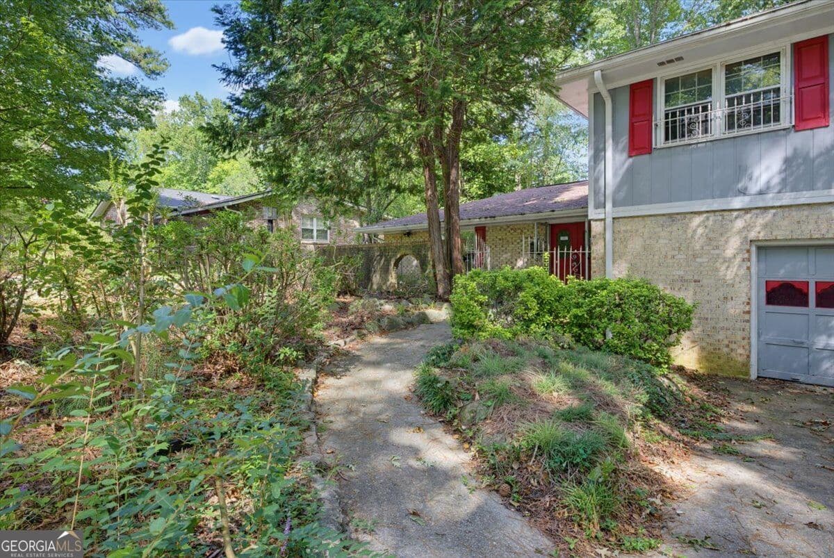 3 bedroom, 2 bathroom, 1,645 sq ft single family residence for sale at 3594 Ale Circle, East Point, GA 30344 — photo 3