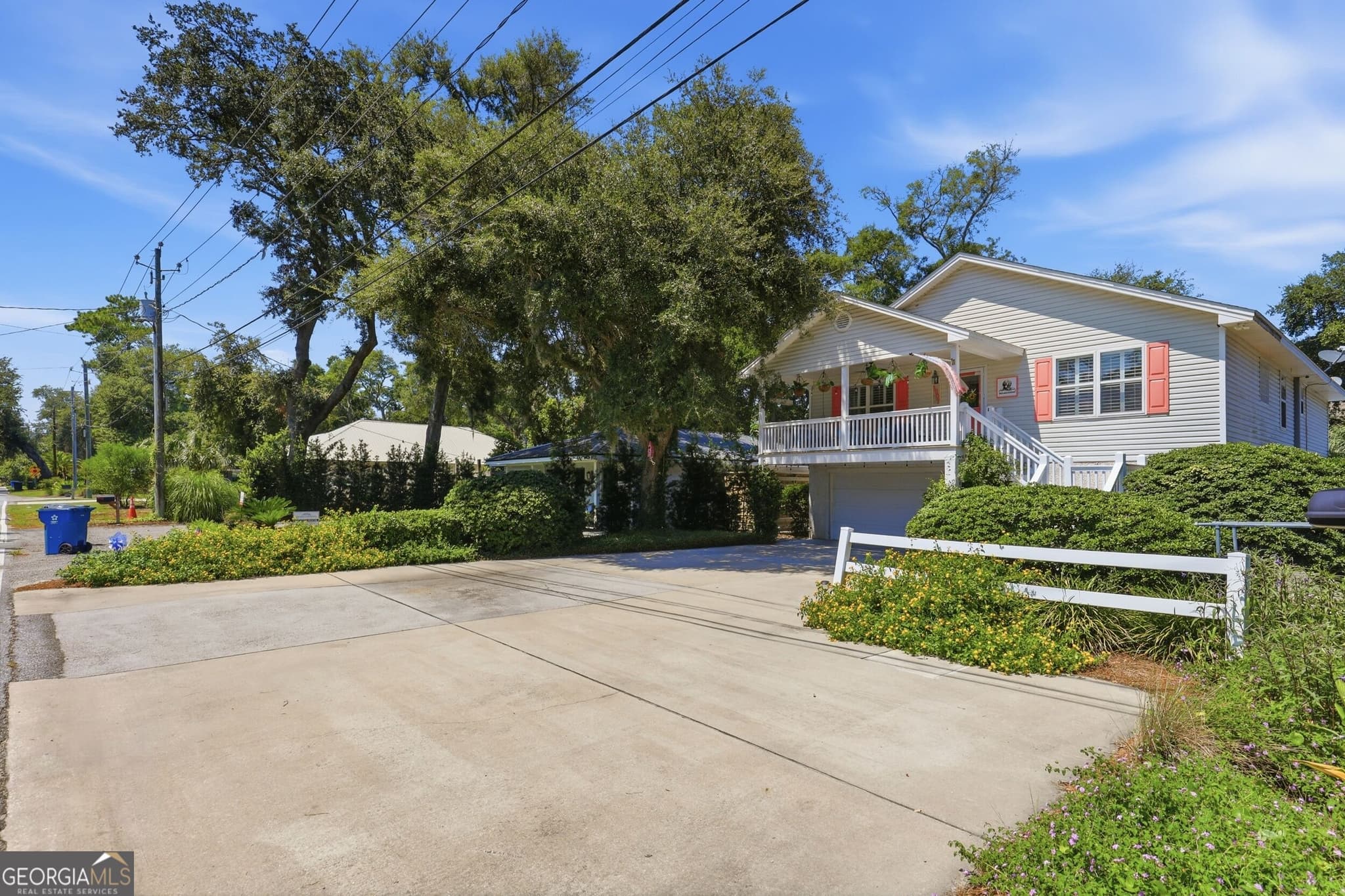 5 bedroom, 3 bathroom, 3,154 sq ft single family residence for sale at 1007 Mallery Street, St. Simons, GA 31522 — photo 4