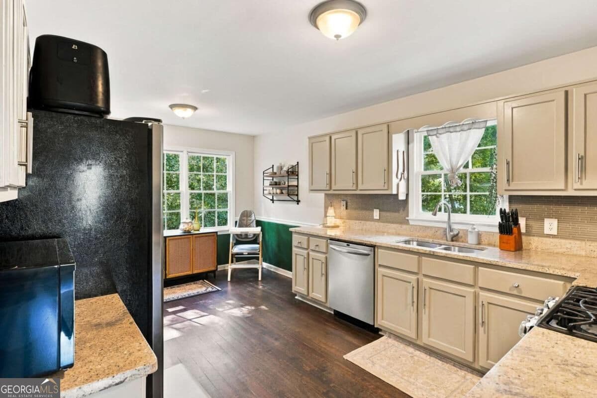 5 bedroom, 2.5 bathroom single family residence for sale at 193 Preston Place, Dallas, GA 30157 — photo 10