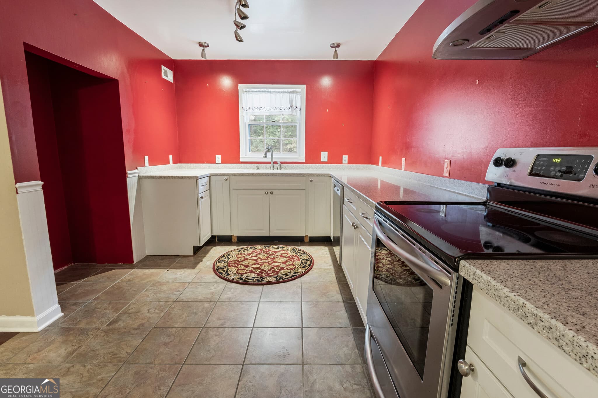 4 bedroom, 4 bathroom, 2,304 sq ft single family residence for sale at 82 Walton Way, Juliette, GA 31046 — photo 8