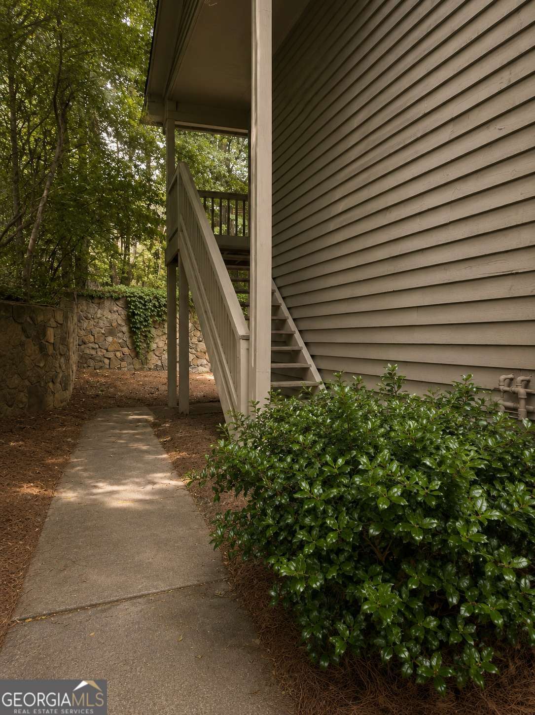 2 bedroom, 2 bathroom, 1,150 sq ft condominium for sale at 1303 Country Park Drive, Smyrna, GA 30080 — photo 2