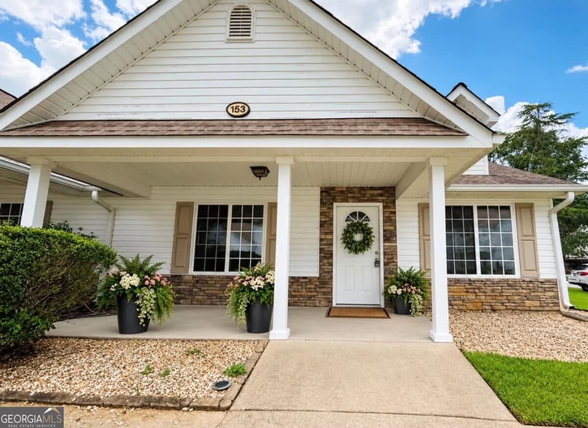 2 bedroom, 2 bathroom, 1,200 sq ft townhouse for sale at 153 Crest Pointe, Bremen, GA 30110