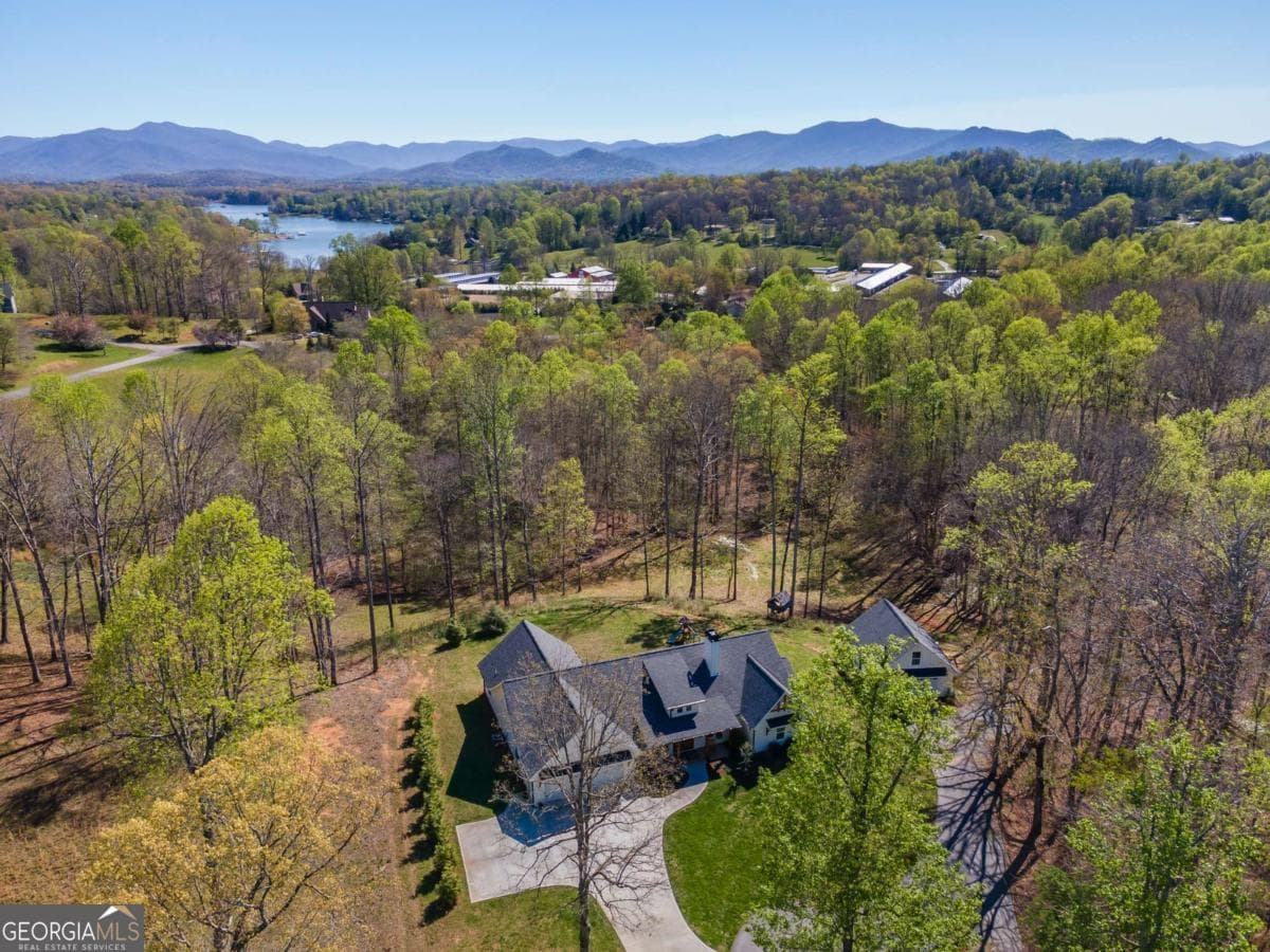 5 bedroom, 3.5 bathroom, 2,770 sq ft single family residence for sale at 47 Meadow Brooke Court 29, Young Harris, GA 30582 — photo 7
