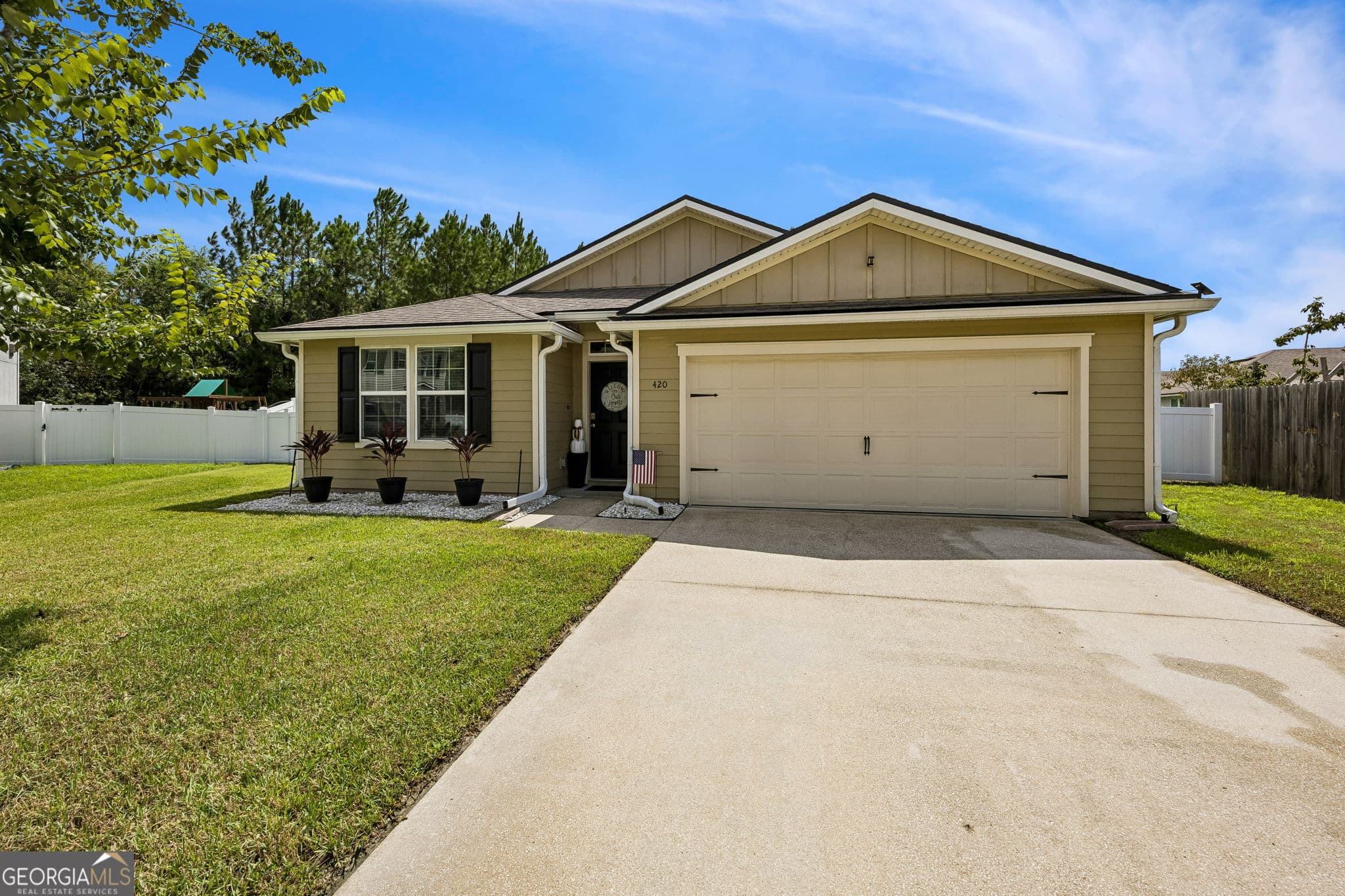 4 bedroom, 2 bathroom, 1,827 sq ft single family residence for sale at 420 Cedar Breeze Drive, Kingsland, GA 31548 — photo 2