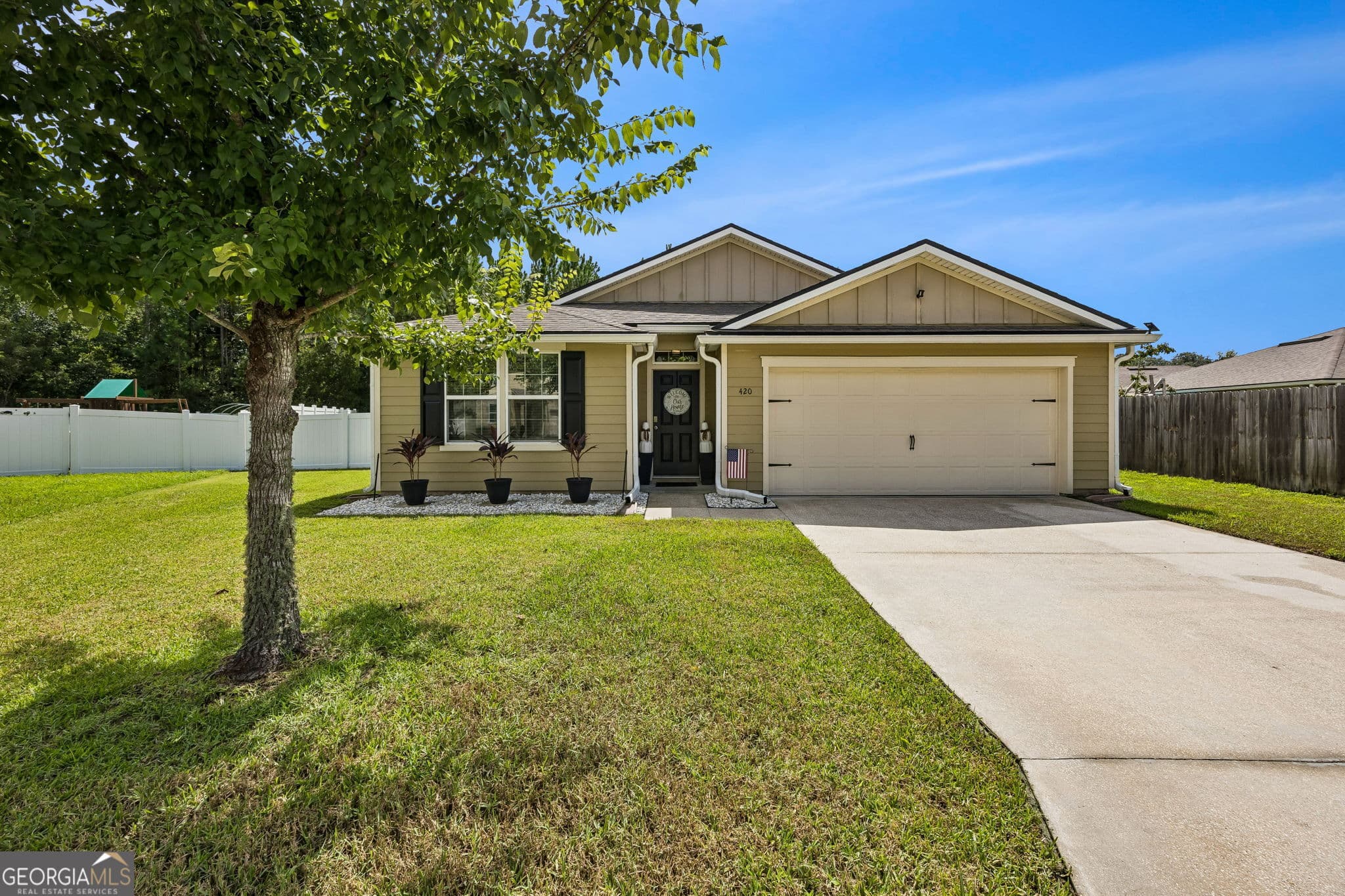 4 bedroom, 2 bathroom, 1,827 sq ft single family residence for sale at 420 Cedar Breeze Drive, Kingsland, GA 31548 — photo 4