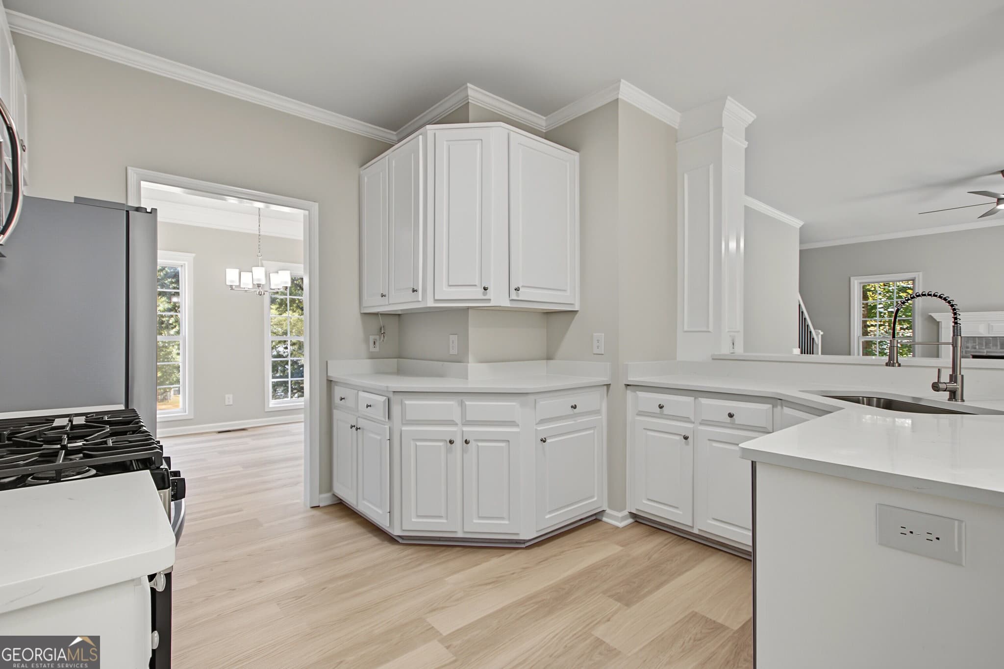 4 bedroom, 2.5 bathroom, 2,319 sq ft single family residence for sale at 280 Jordan Place, Fayetteville, GA 30215 — photo 4