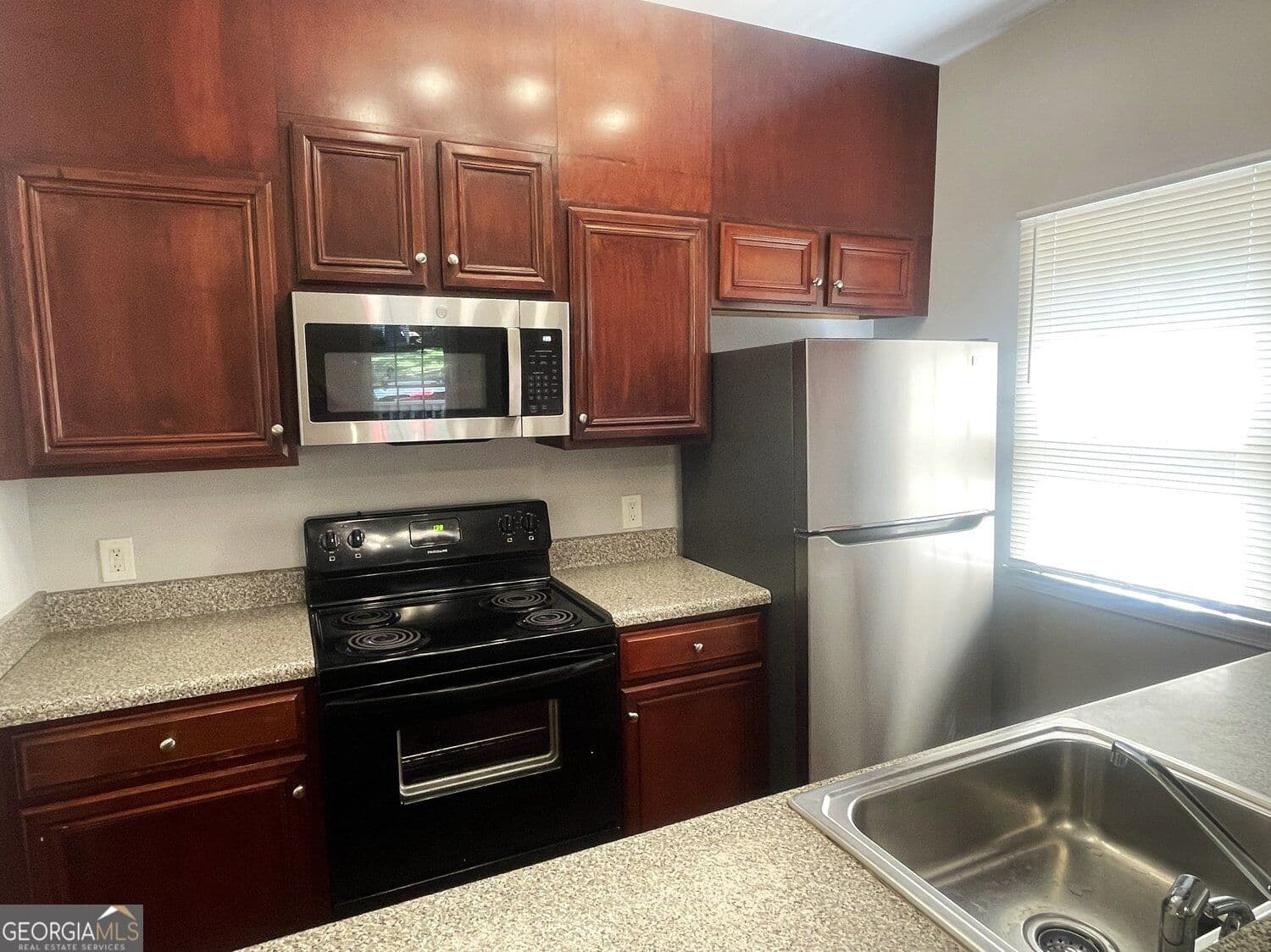 3 bedroom, 2 bathroom single family residence for rent at 994 Sims Street, Atlanta, GA 30310 for $1,900 a month — photo 9