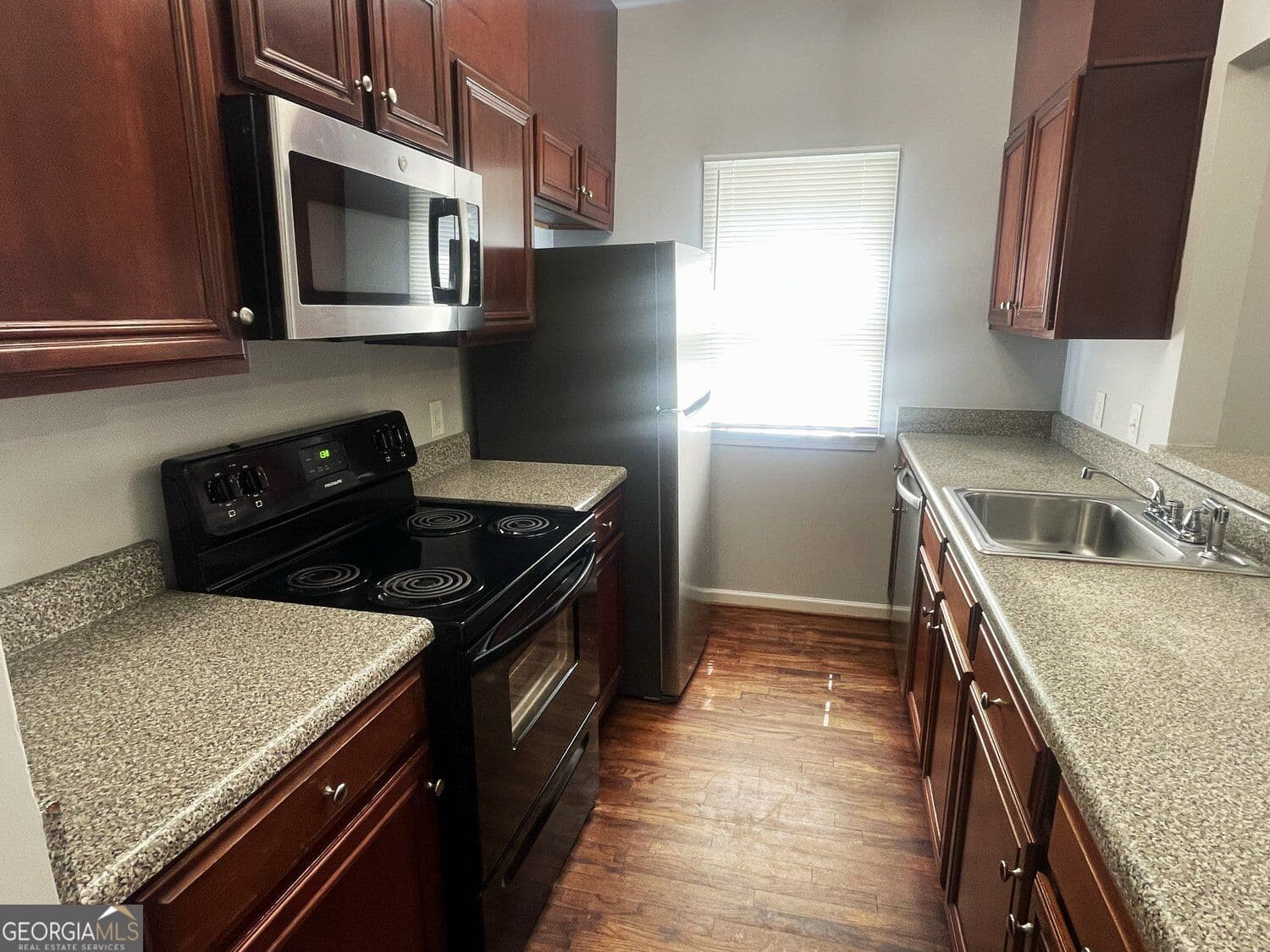 3 bedroom, 2 bathroom single family residence for rent at 994 Sims Street, Atlanta, GA 30310 for $1,900 a month — photo 10