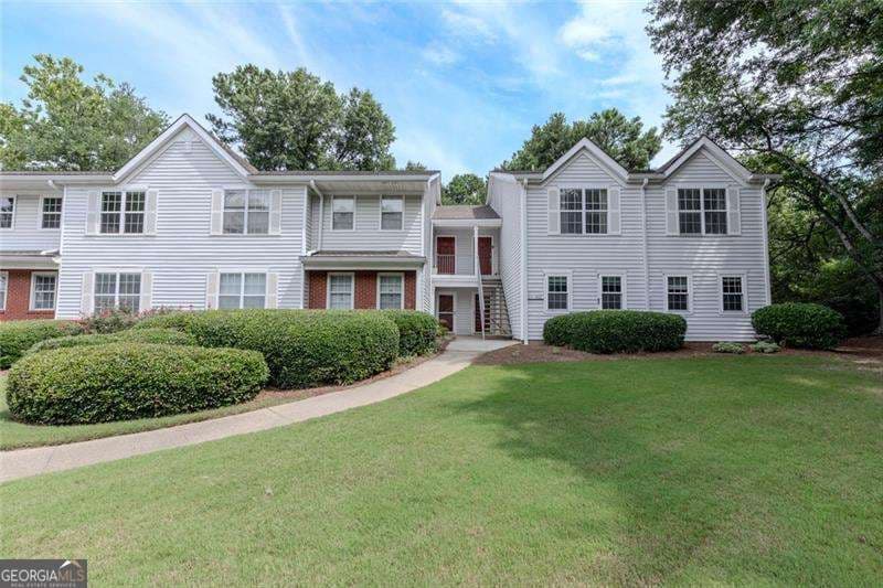 2 bedroom, 2 bathroom, 1,384 sq ft condominium for sale at 3058 Westwood Way, Alpharetta, GA 30004 — photo 2