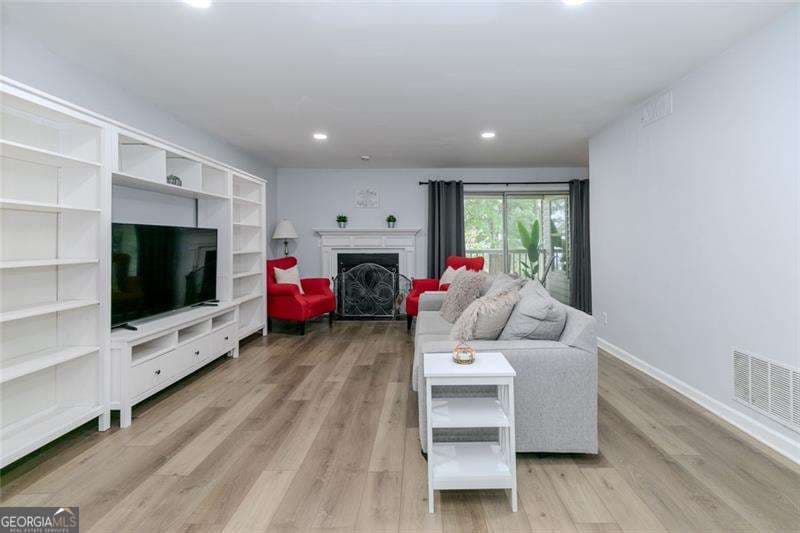 2 bedroom, 2 bathroom, 1,384 sq ft condominium for sale at 3058 Westwood Way, Alpharetta, GA 30004 — photo 6