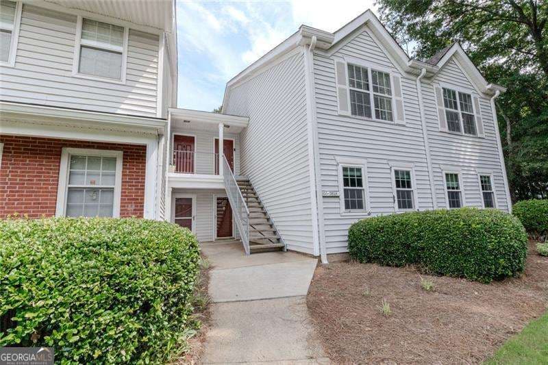 2 bedroom, 2 bathroom, 1,384 sq ft condominium for sale at 3058 Westwood Way, Alpharetta, GA 30004