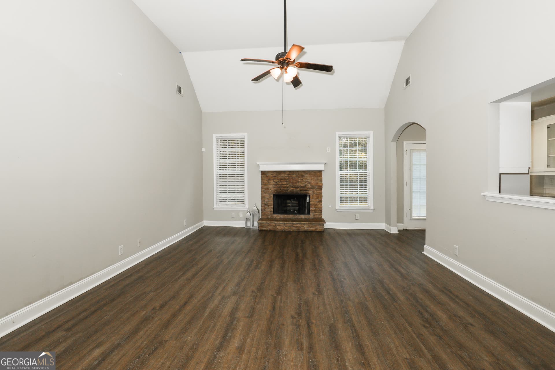 4 bedroom, 3 bathroom, 2,802 sq ft single family residence for sale at 140 King Richard Drive, Griffin, GA 30223 — photo 2