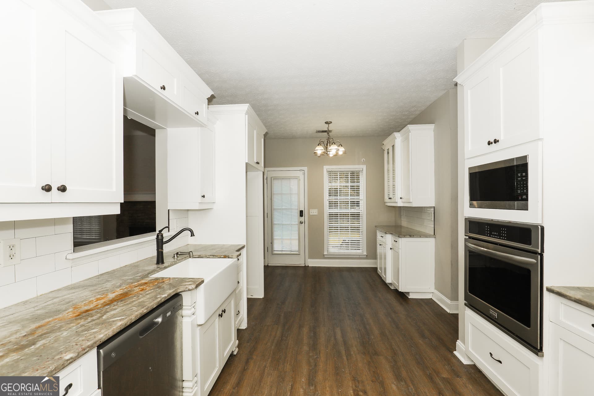 4 bedroom, 3 bathroom, 2,802 sq ft single family residence for sale at 140 King Richard Drive, Griffin, GA 30223 — photo 6