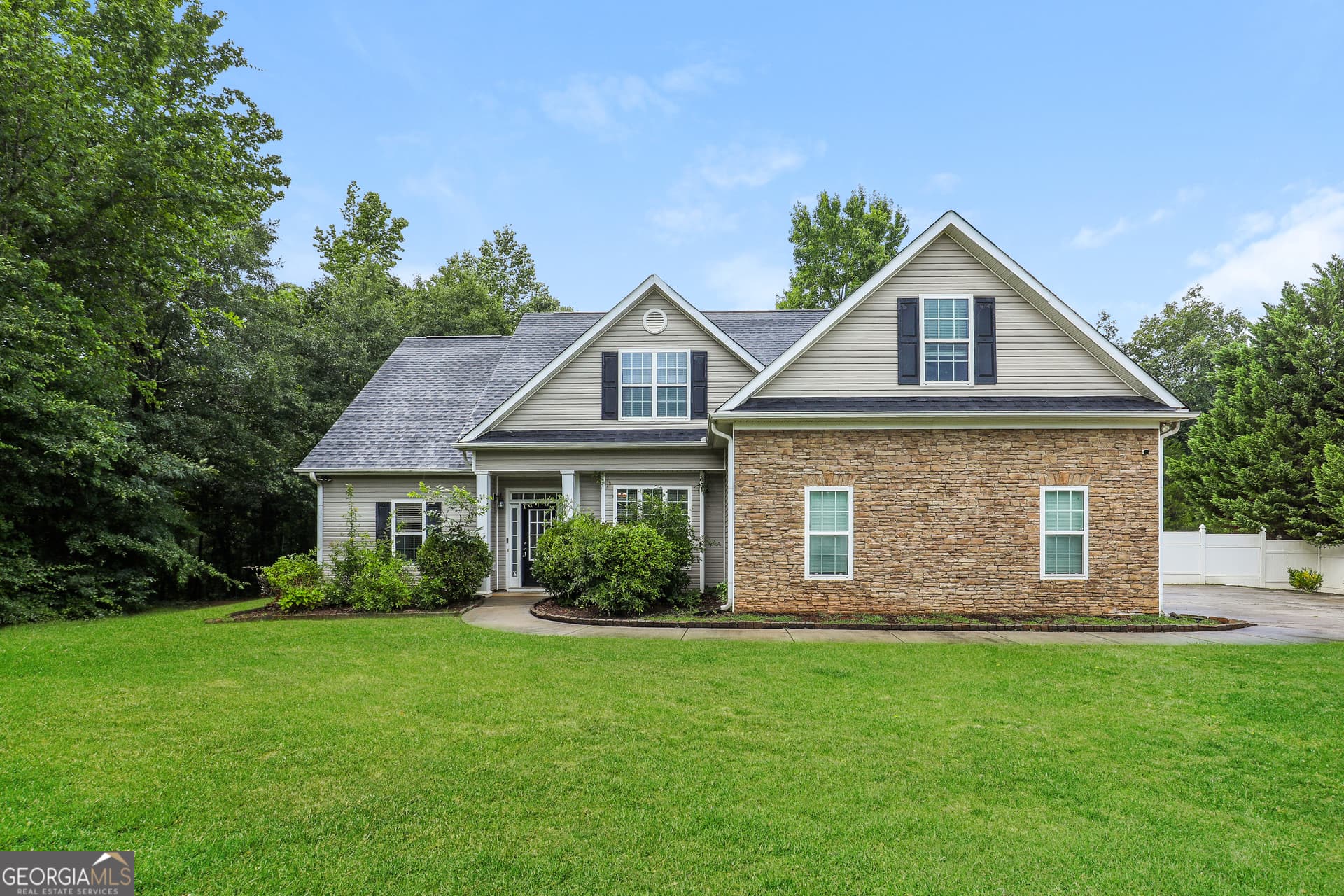 4 bedroom, 3 bathroom, 2,802 sq ft single family residence for sale at 140 King Richard Drive, Griffin, GA 30223 — photo 1 of 20