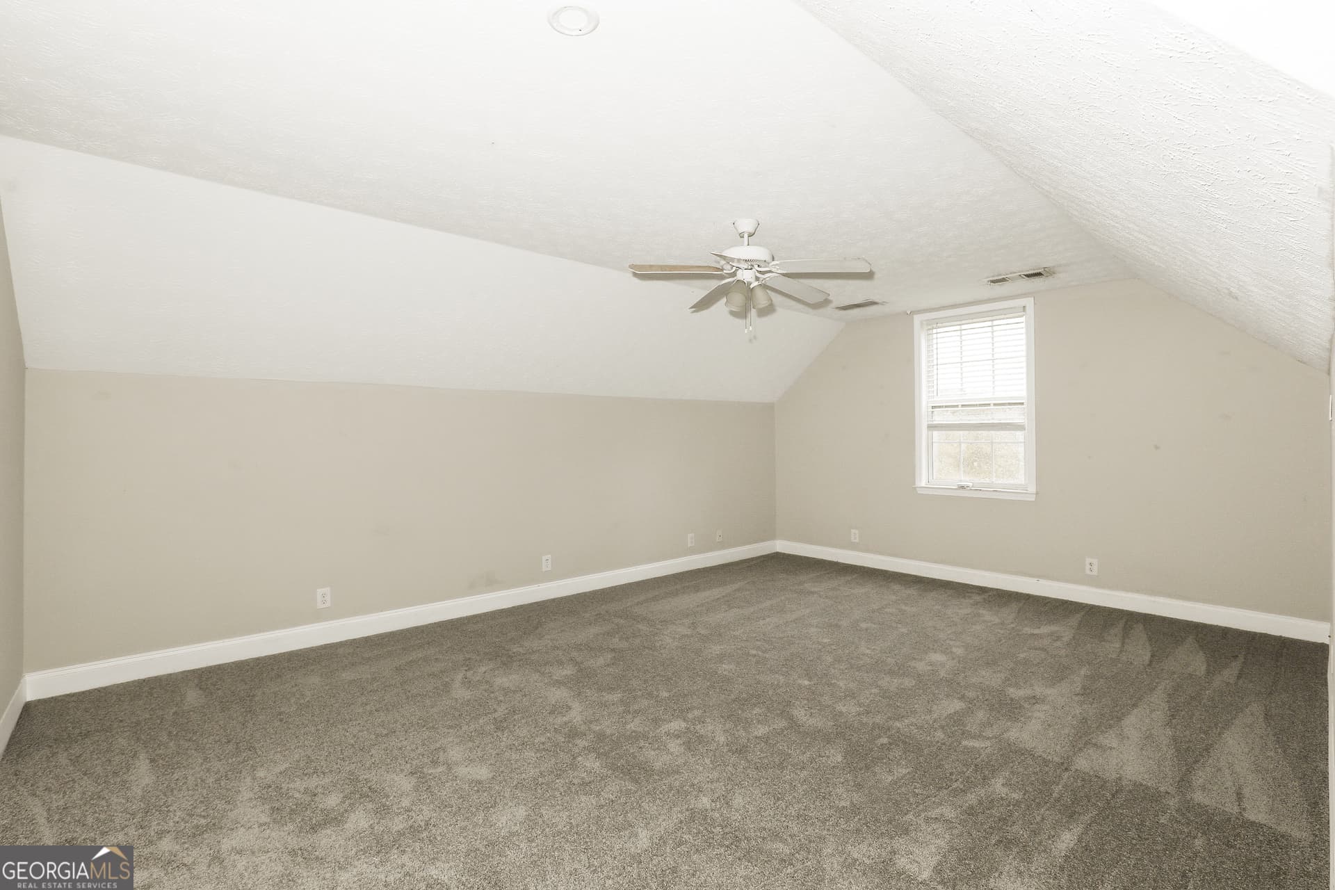 4 bedroom, 3 bathroom, 2,802 sq ft single family residence for sale at 140 King Richard Drive, Griffin, GA 30223 — photo 8