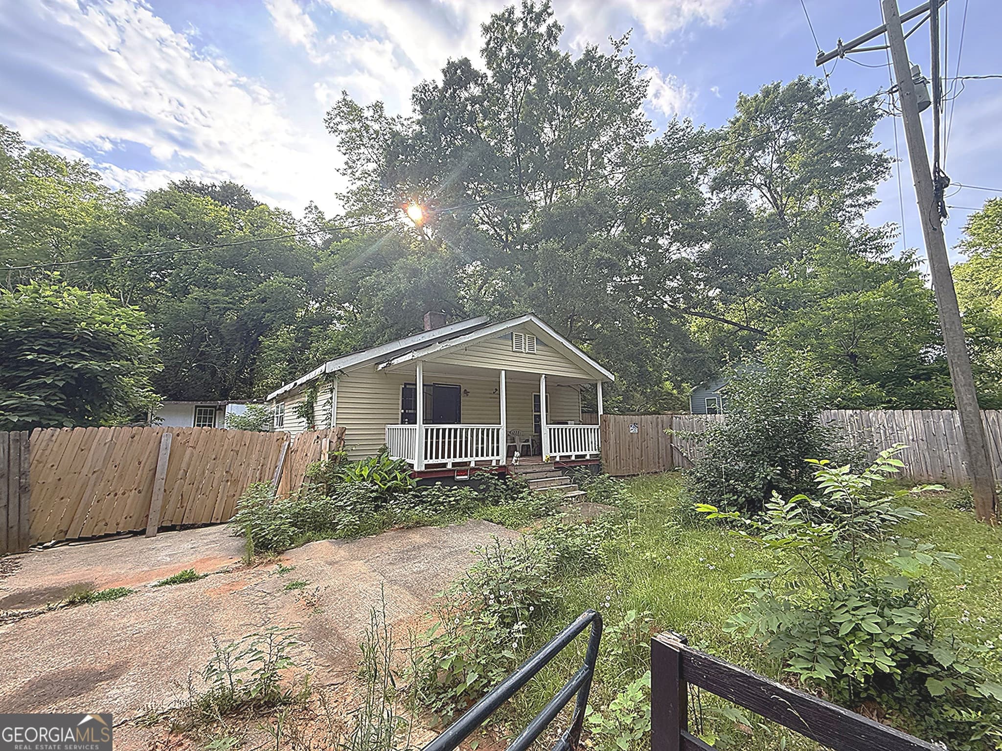 2 bedroom, 1 bathroom, 1,168 sq ft single family residence sold at 406 Ash Street, Monroe, GA 30655