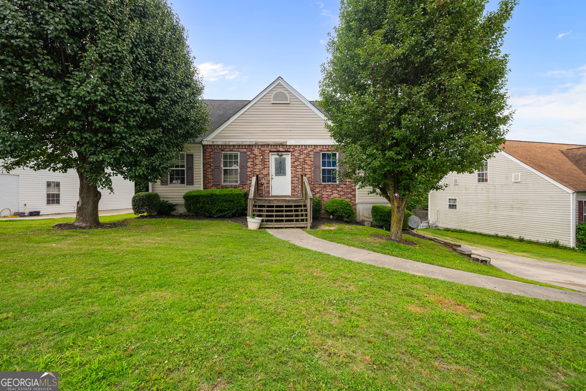 6 bedroom, 3 bathroom, 2,400 sq ft single family residence sold at 2660 Lenox Drive, Gainesville, GA 30507