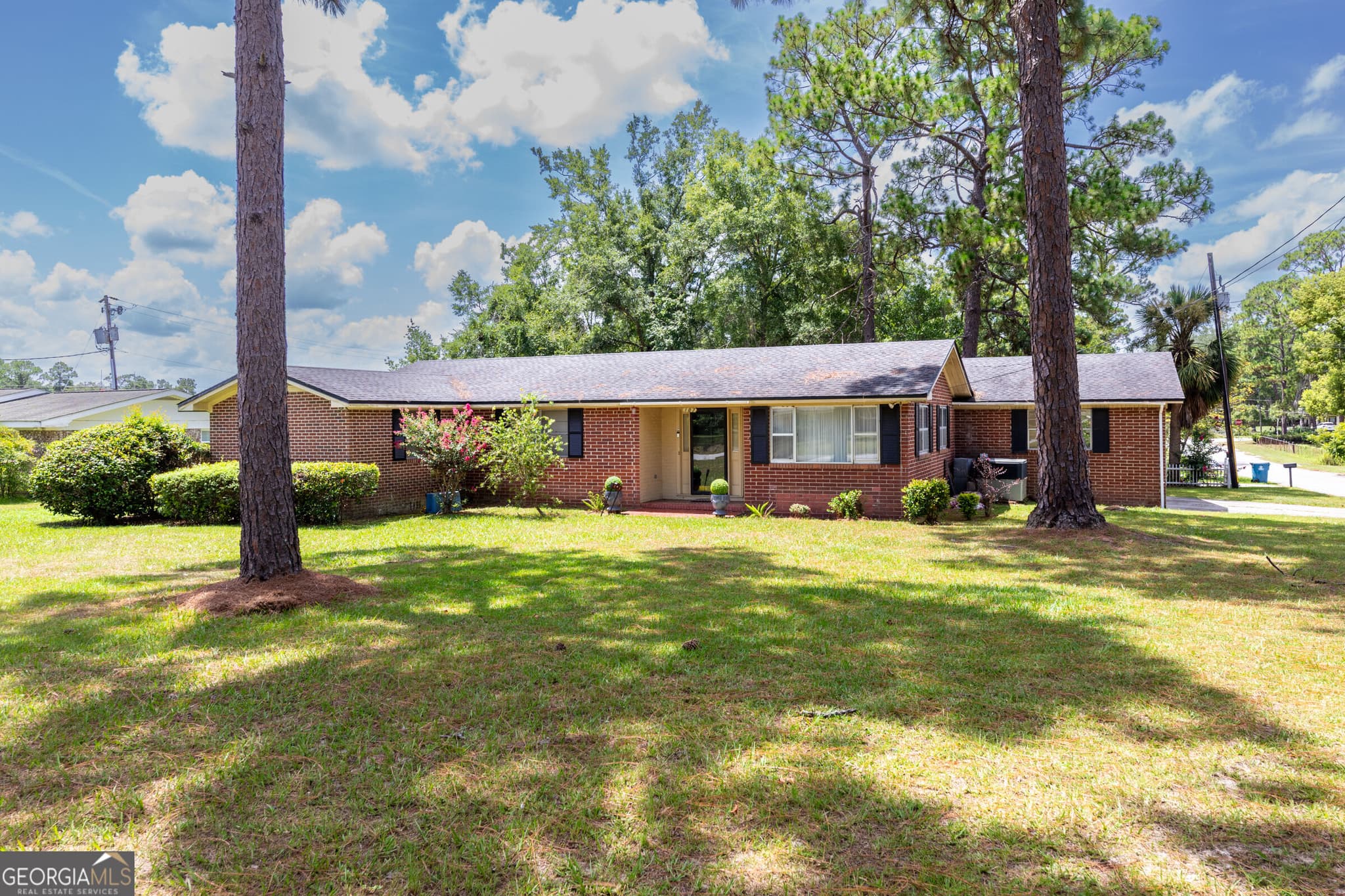 4 bedroom, 3 bathroom, 2,296 sq ft single family residence for sale at 107 Community Drive, Waycross, GA 31501 — photo 2