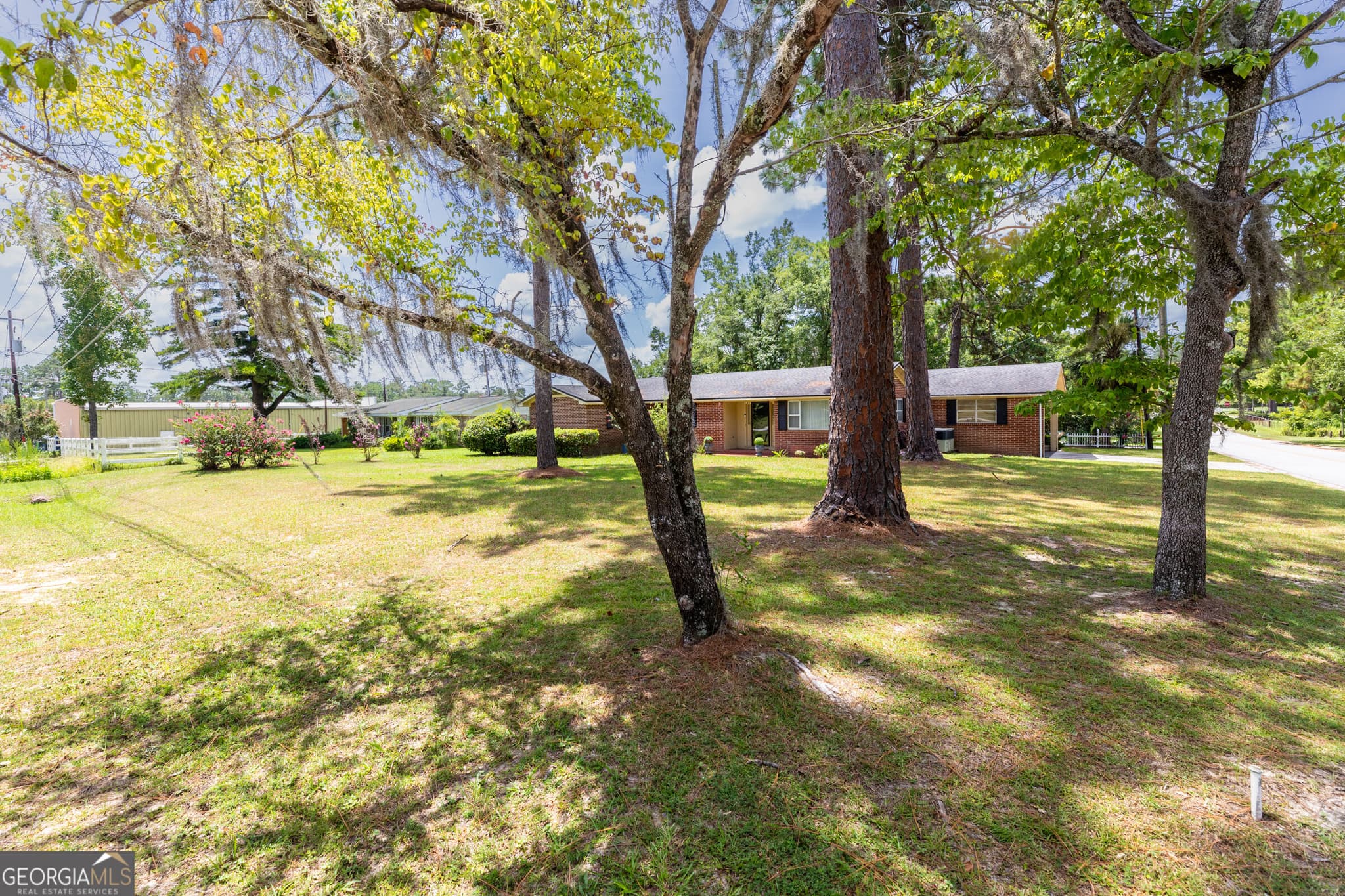 4 bedroom, 3 bathroom, 2,296 sq ft single family residence for sale at 107 Community Drive, Waycross, GA 31501 — photo 7
