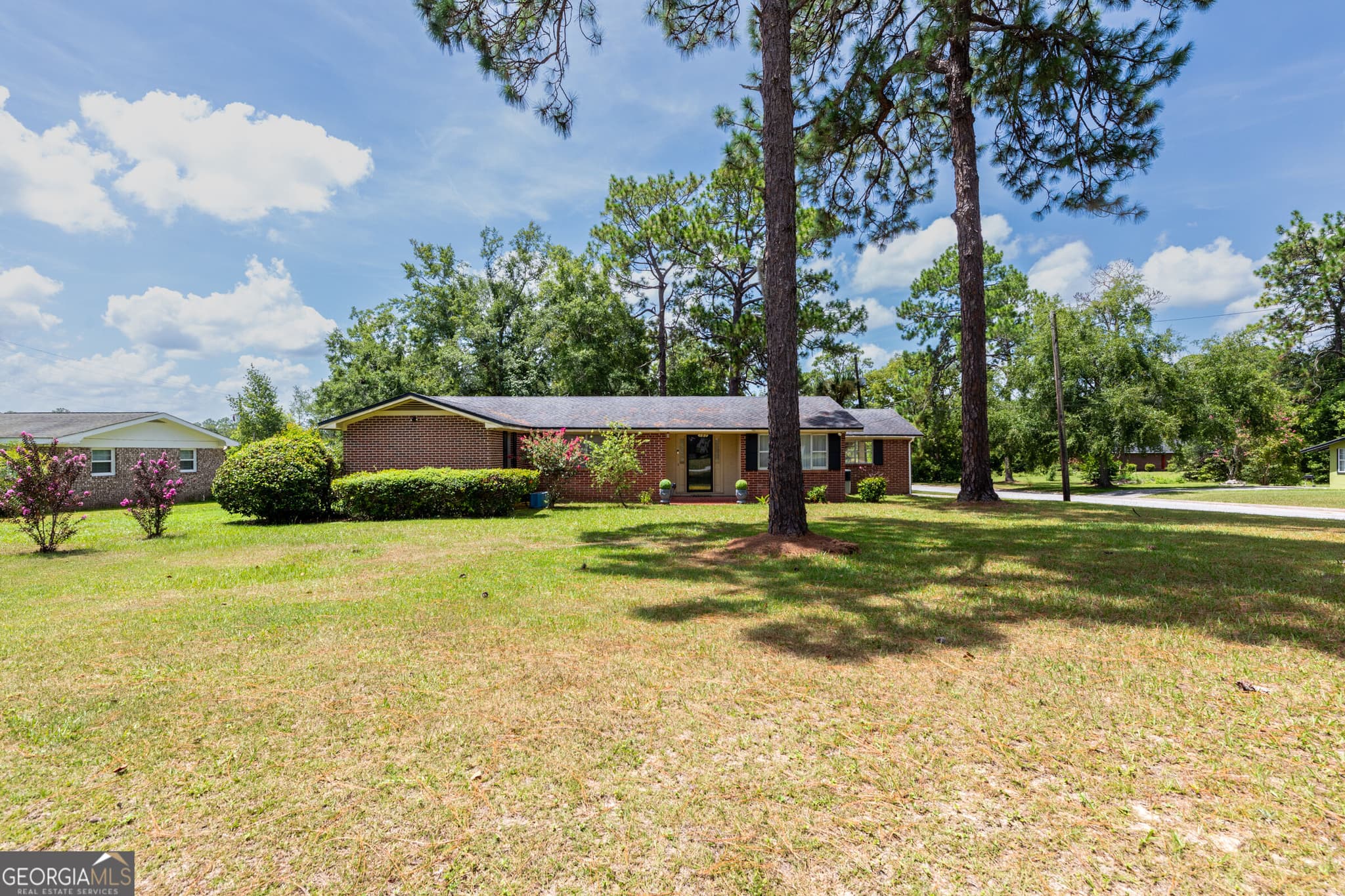 4 bedroom, 3 bathroom, 2,296 sq ft single family residence for sale at 107 Community Drive, Waycross, GA 31501 — photo 3