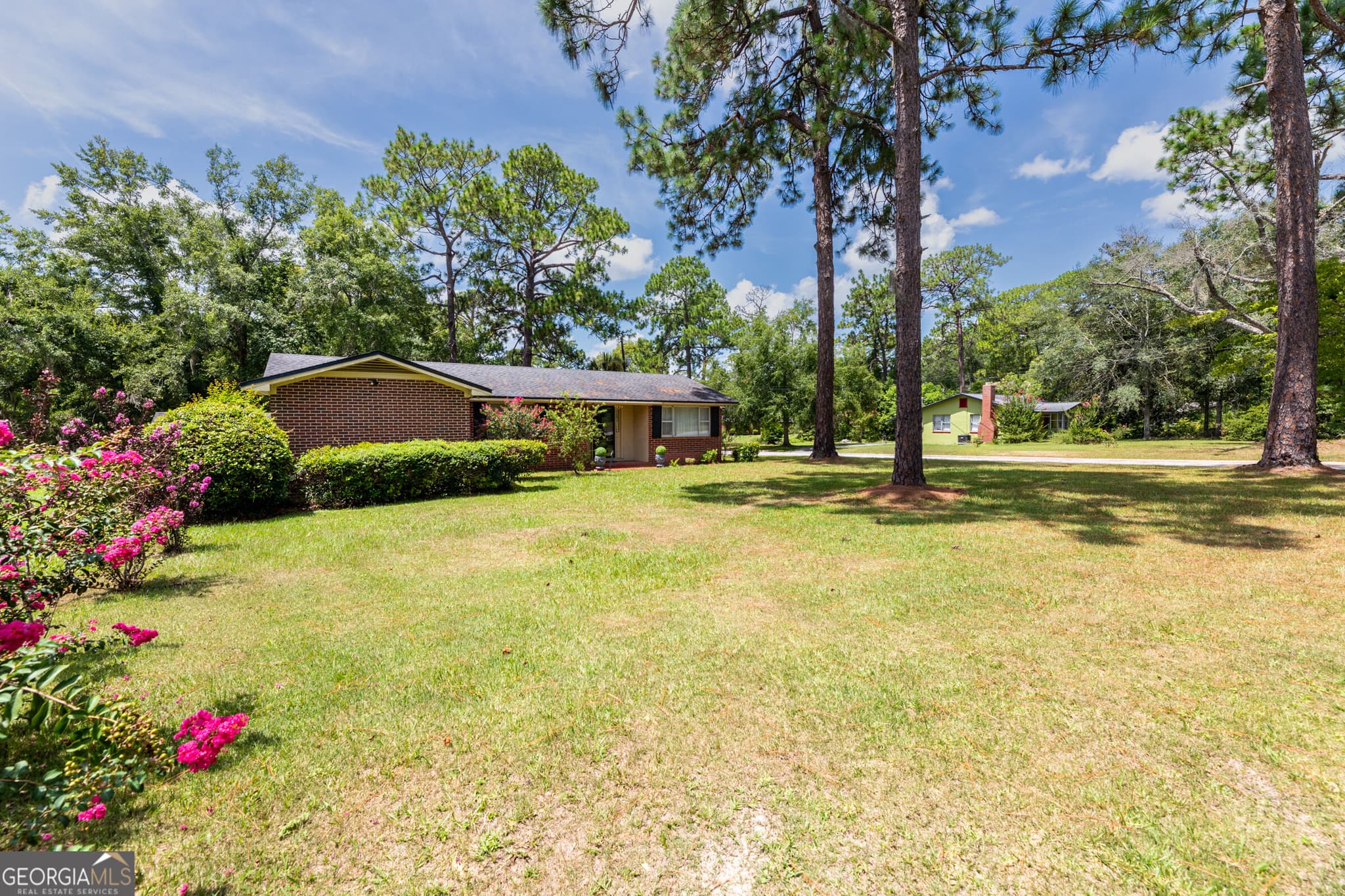 4 bedroom, 3 bathroom, 2,296 sq ft single family residence for sale at 107 Community Drive, Waycross, GA 31501 — photo 4