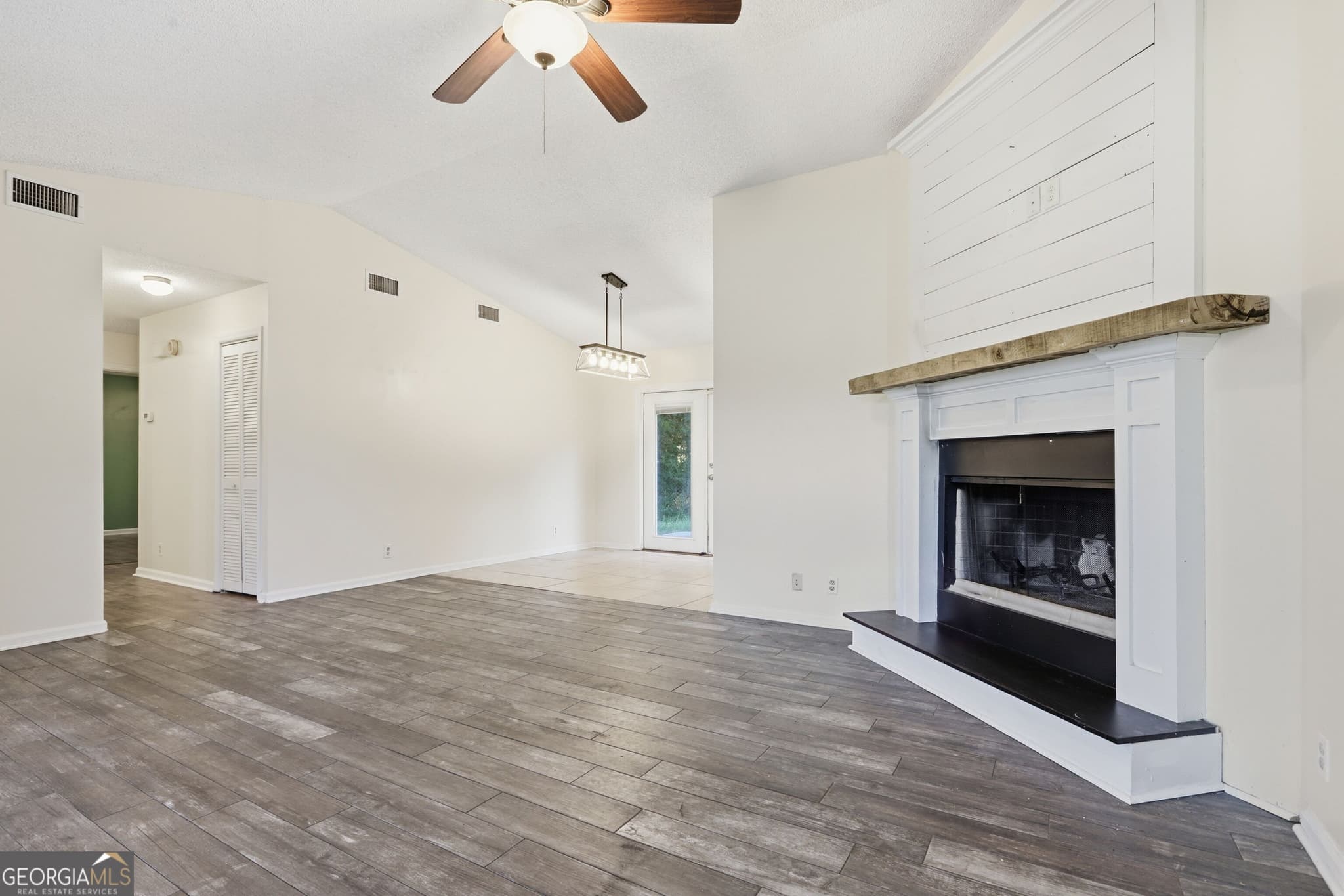 4 bedroom, 2 bathroom, 1,488 sq ft single family residence for sale at 803 Regal Road, St. Marys, GA 31558 — photo 3