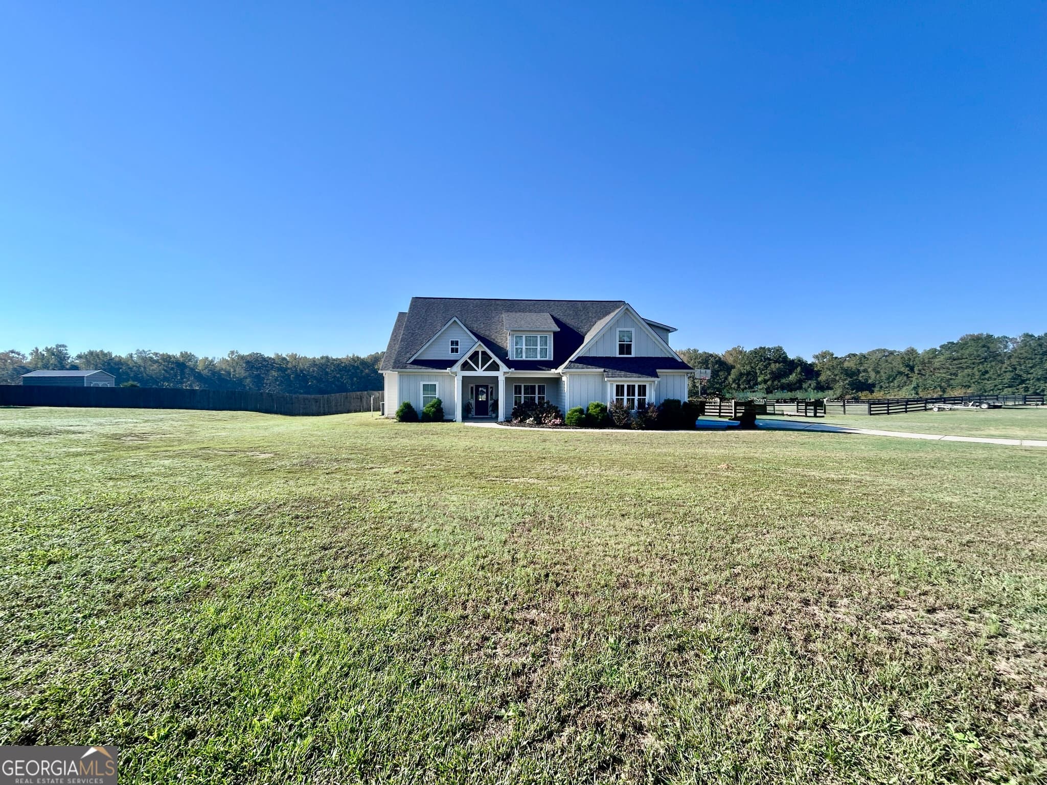 5 bedroom, 3.5 bathroom, 2,876 sq ft single family residence for sale at 1072 Gray Girls Road, Senoia, GA 30276 — photo 2
