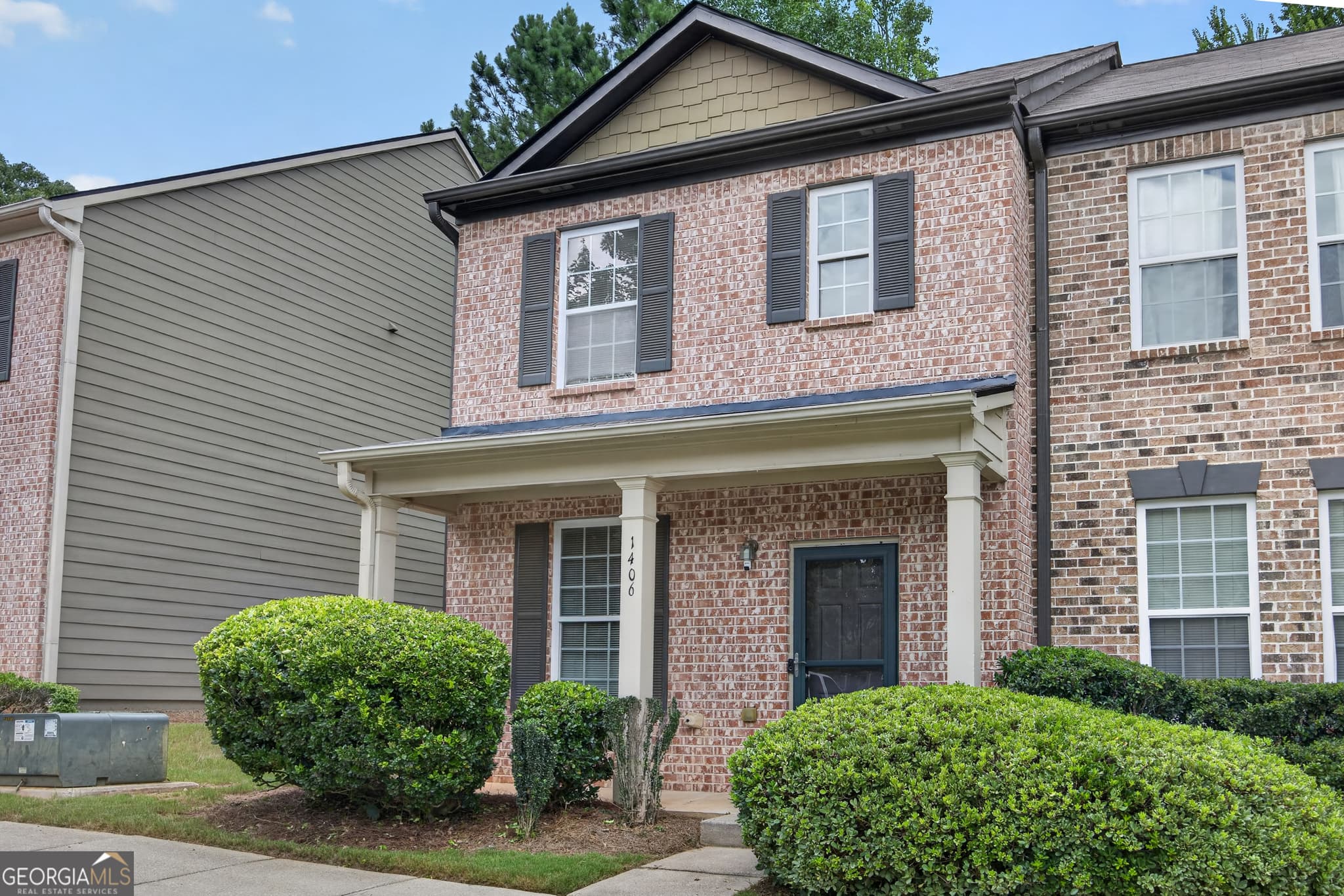 2 bedroom, 2.5 bathroom, 1,370 sq ft townhouse for sale at 1406 Bayrose Circle, East Point, GA 30344 — photo 2