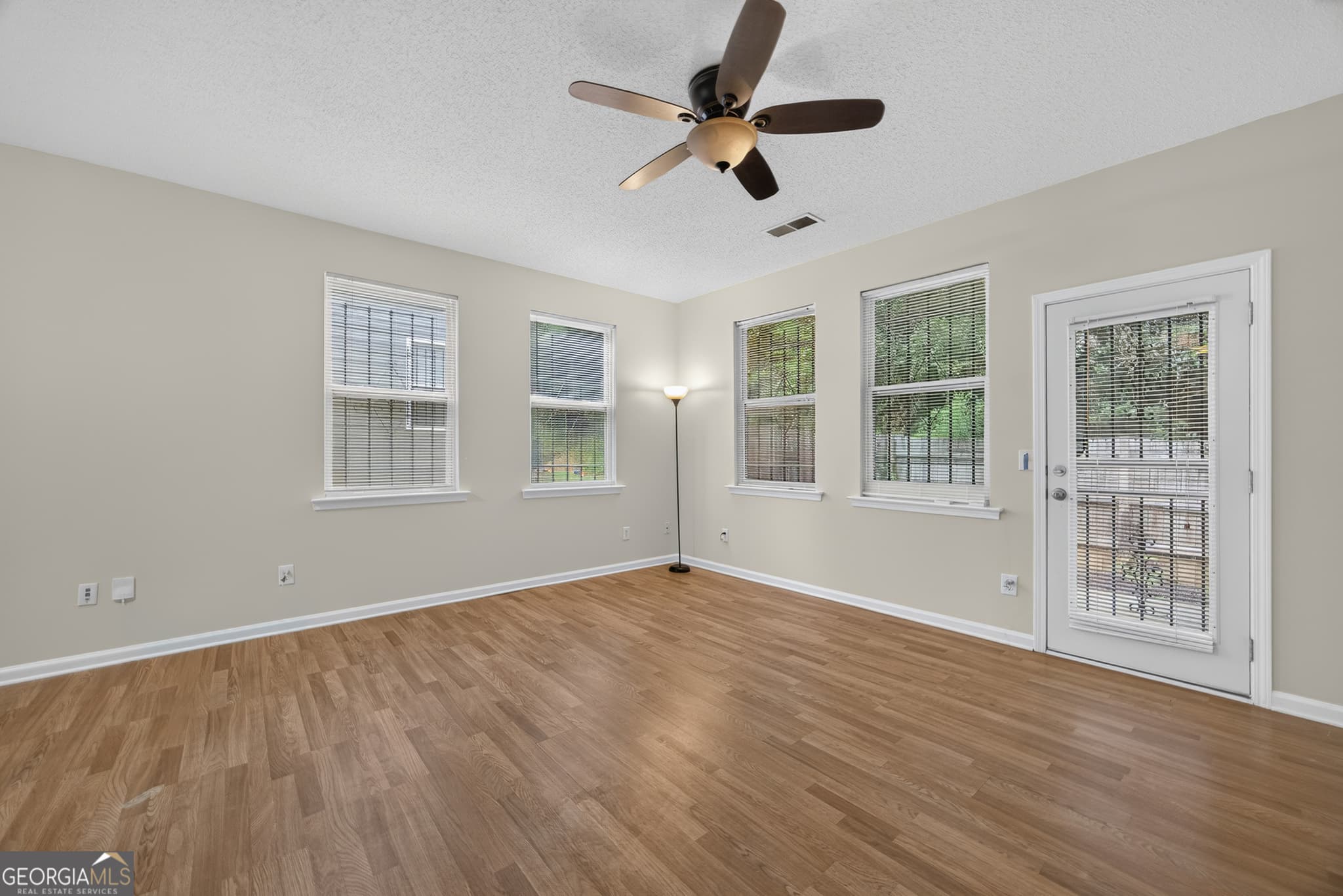 2 bedroom, 2.5 bathroom, 1,370 sq ft townhouse for sale at 1406 Bayrose Circle, East Point, GA 30344 — photo 10