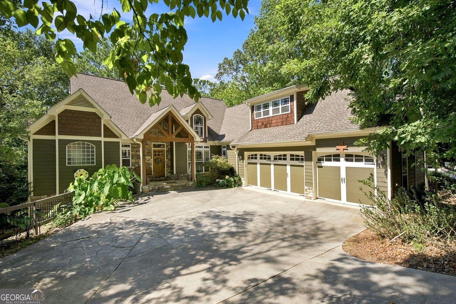6 bedroom, 3 bathroom, 4,097 sq ft single family residence for sale at 251 White Antelope Street, Waleska, GA 30183 — photo 2