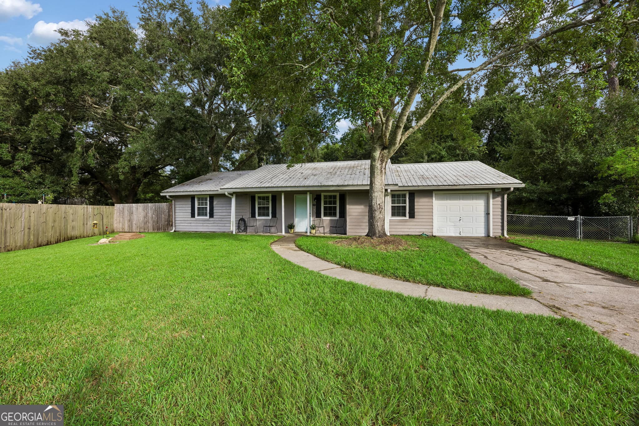 3 bedroom, 2 bathroom, 1,632 sq ft single family residence for sale at 102 Richardson Court, St. Marys, GA 31558 — photo 3