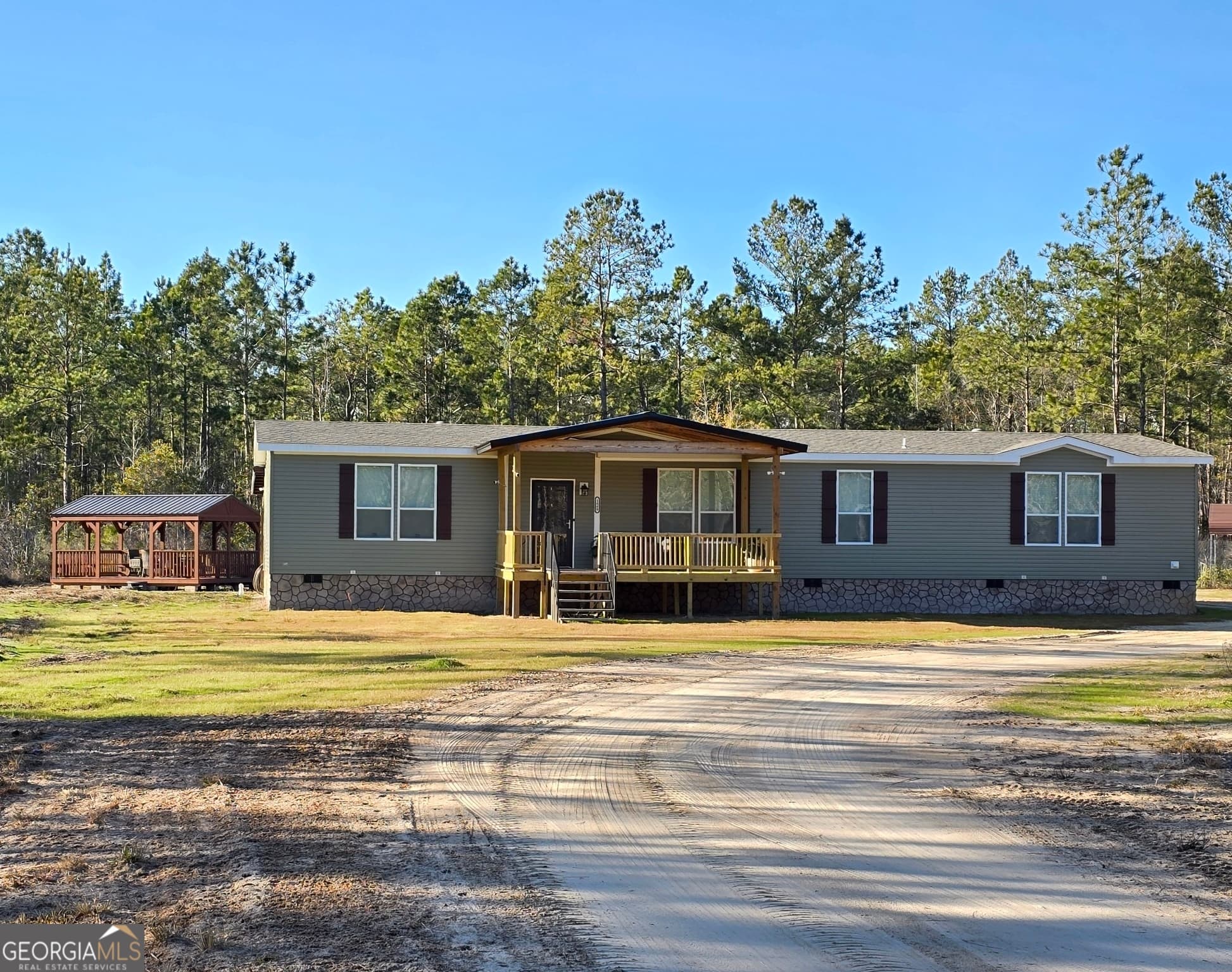 3 bedroom, 2 bathroom, 2,280 sq ft manufactured home,single family residence sold at 1660 Nixion Chapel Road, Springfield, GA 31329