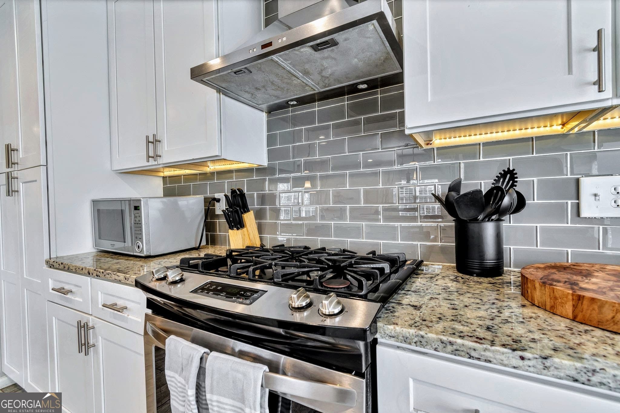 6 bedroom, 2 bathroom, 2,638 sq ft single family residence for rent at 2480 Powers Ferry Drive, Marietta, GA 30067 for $6,200 a month — photo 10